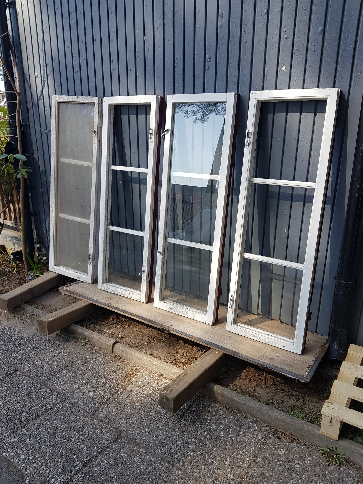Art 01X 4st B46.5 H137.5 D6.5 kopplade 900 st äkta spröjs några rutor är trasiga.