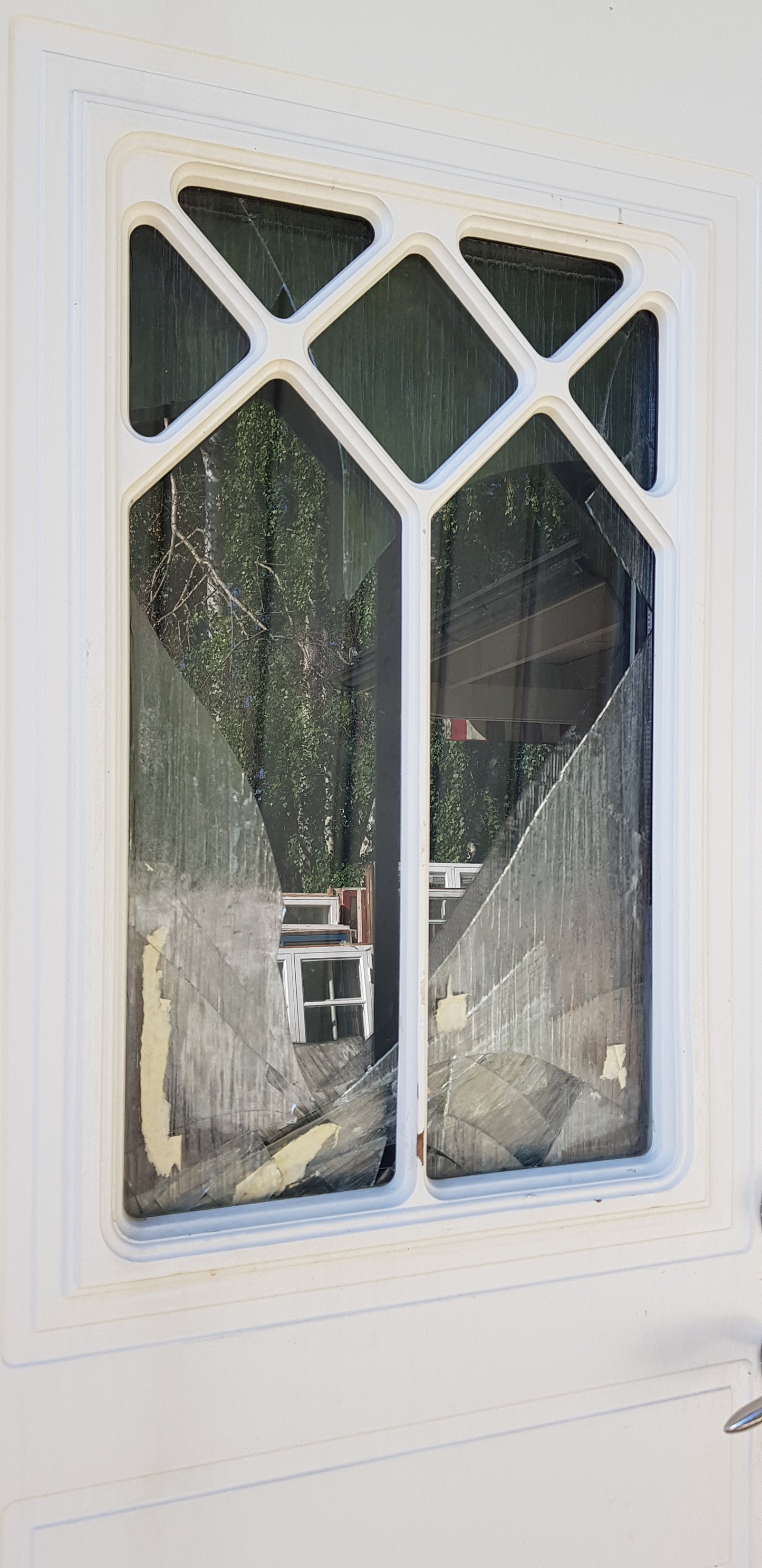 ART 613 B148. H207 d10.5 pris 9000 en glas bytas