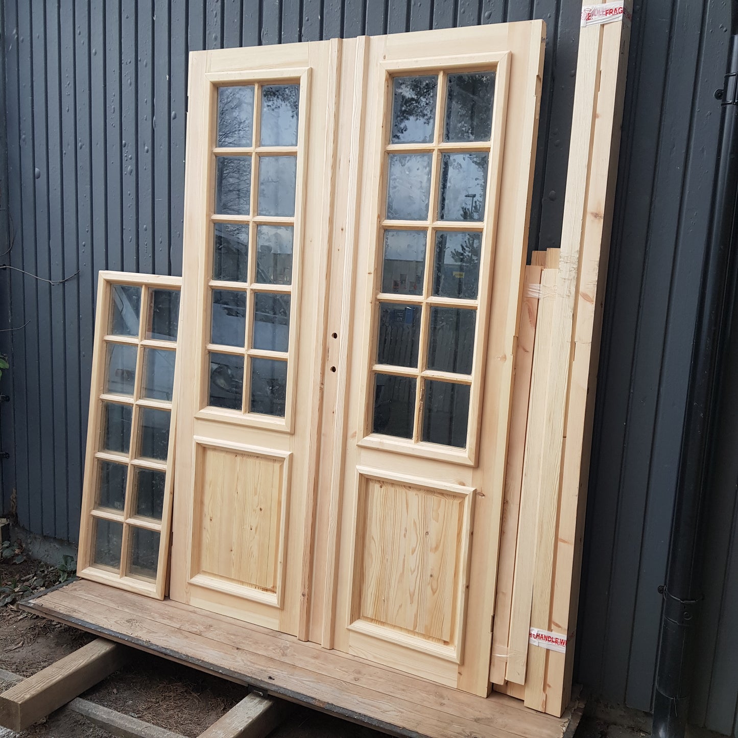 Art 819 b130 h200 br 68 16000 kr tillkommer 1000kr för låskista och gångjärn