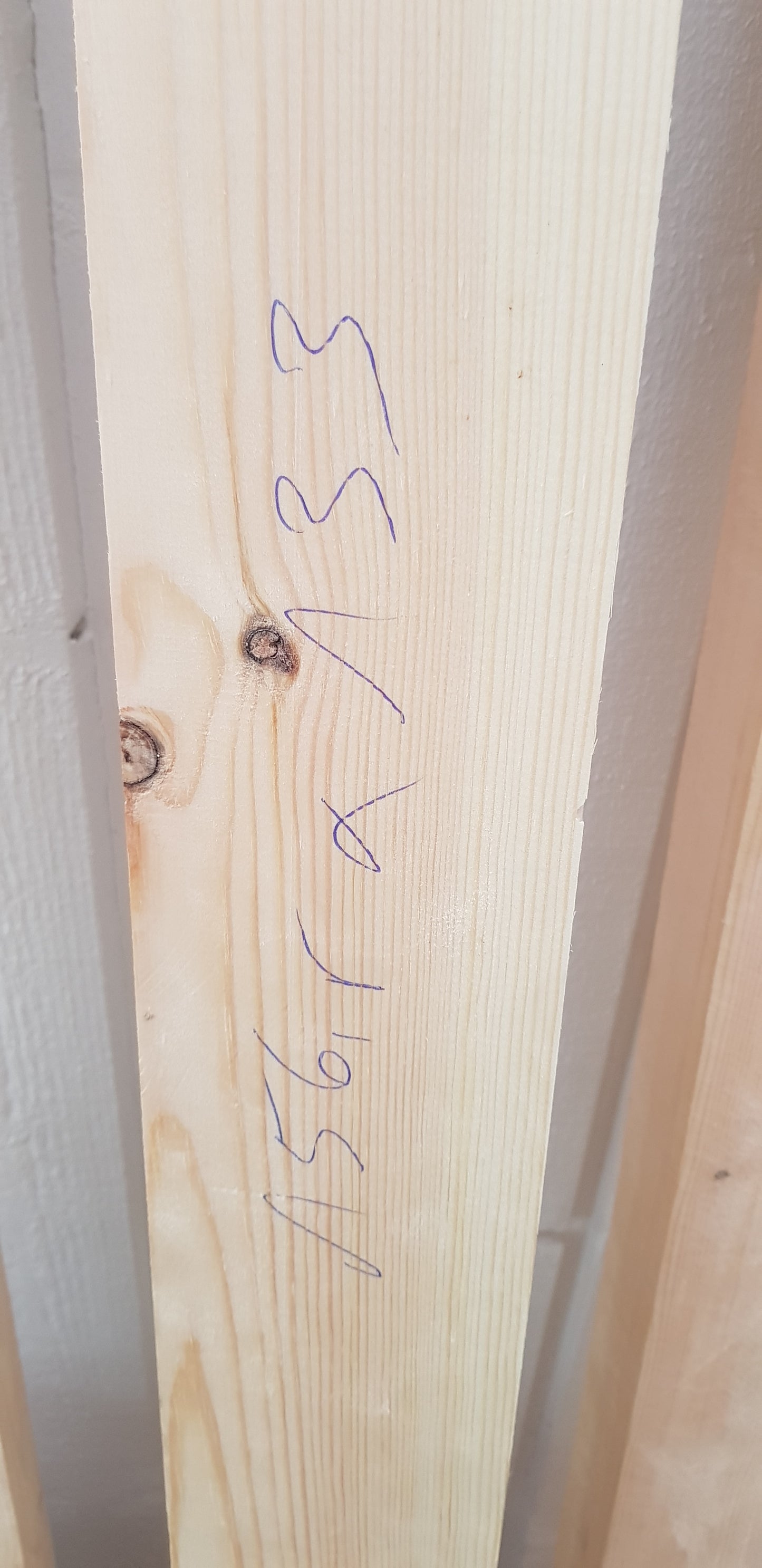 *Fin dubbel gammal kopplad altandörr med nytillverkad karm, Bredd 143.5 cm Höjd 167 cm tjocklek 10 cm Pris dörr : 5000 kr Pris nytillverkad karm: 1000 kr ARTIKELNUMMER 257
