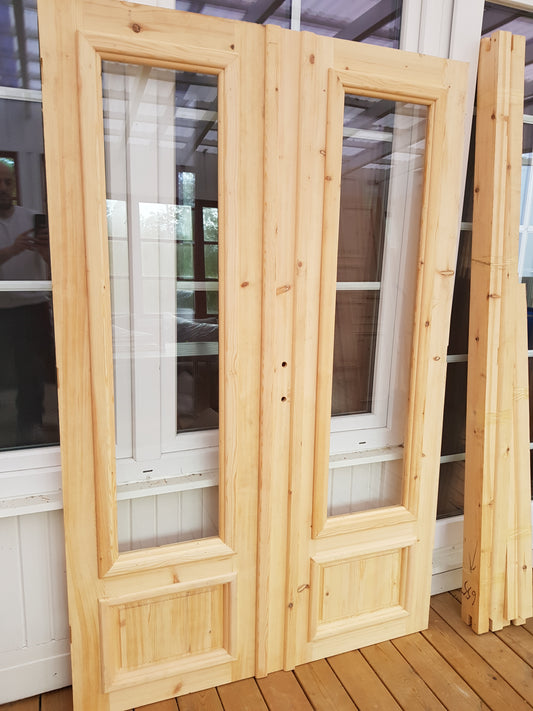 ART 655 Nytillverkad pardörr i gammal stil Mått B130 x H200 cm Öppnas utåt Handtag på höger sida Pris 15000 kr Tillkommer 1000 kr för gångjärn och låskista