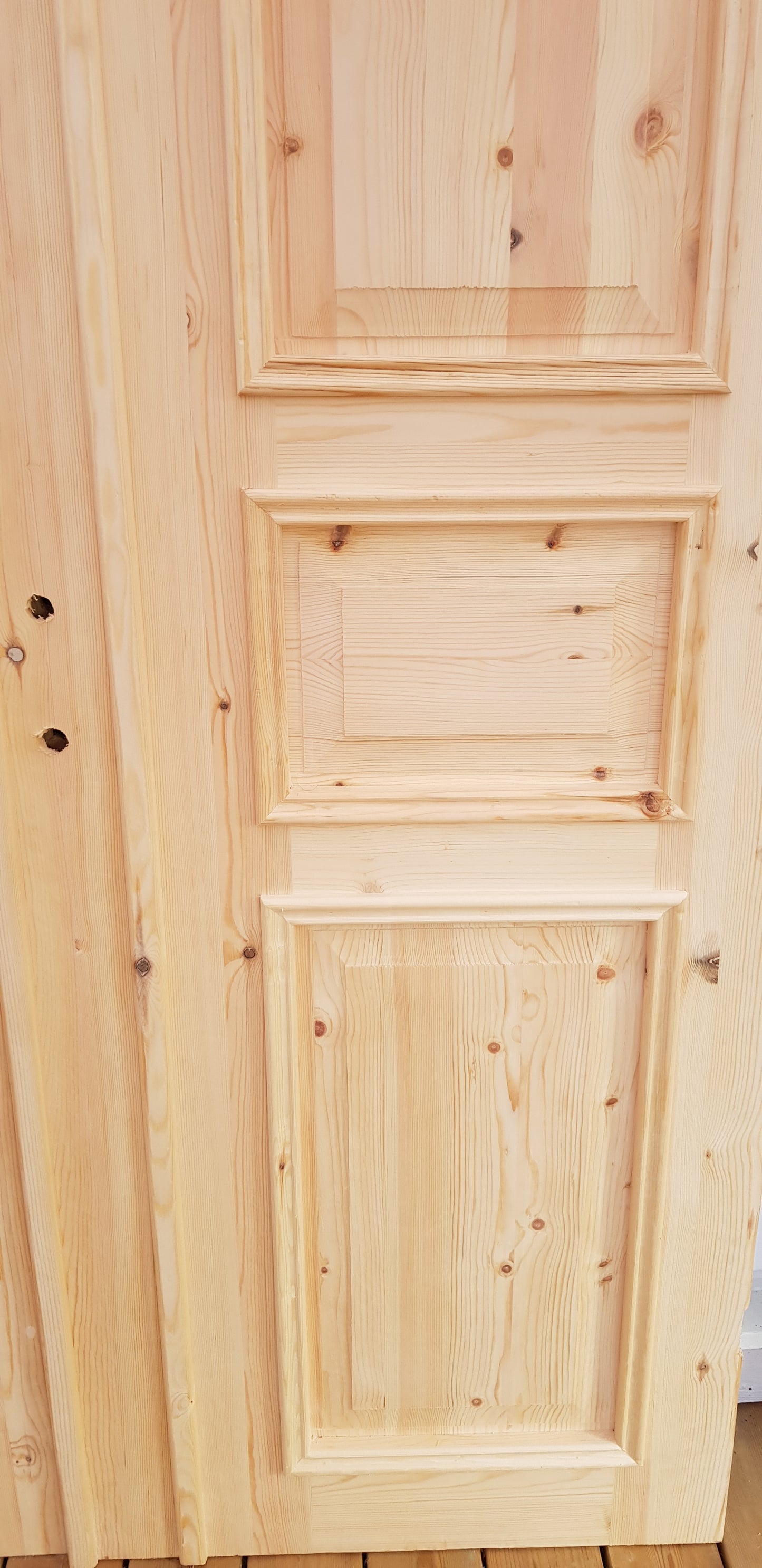ART 721 Nytillverkad pardörr i gammal stil Mått B130 x H210 cm Öppnas utåt Handtag på höger sida Pris 15000 kr Tillkommer 1000 kr för gångjärn och låskista