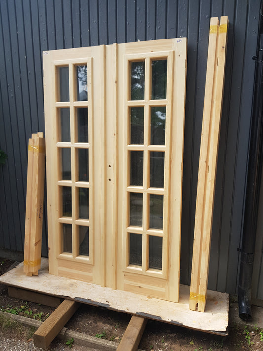 ART 654 Nytillverkad pardörr i gammal stil Mått B124 x H200 cm Öppnas utåt Handtag på höger sida Pris 15000 kr Tillkommer 1000 kr för gångjärn och låskista