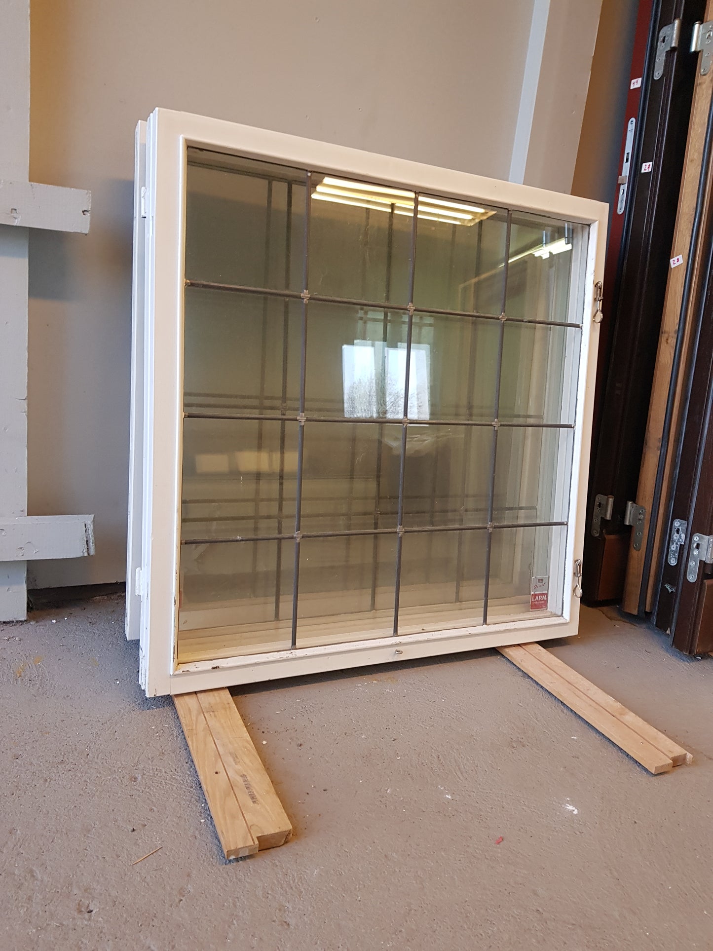 Art 834B b94 h93.5   3st bly infattat 3500 kr st utan karm (Borlänge)