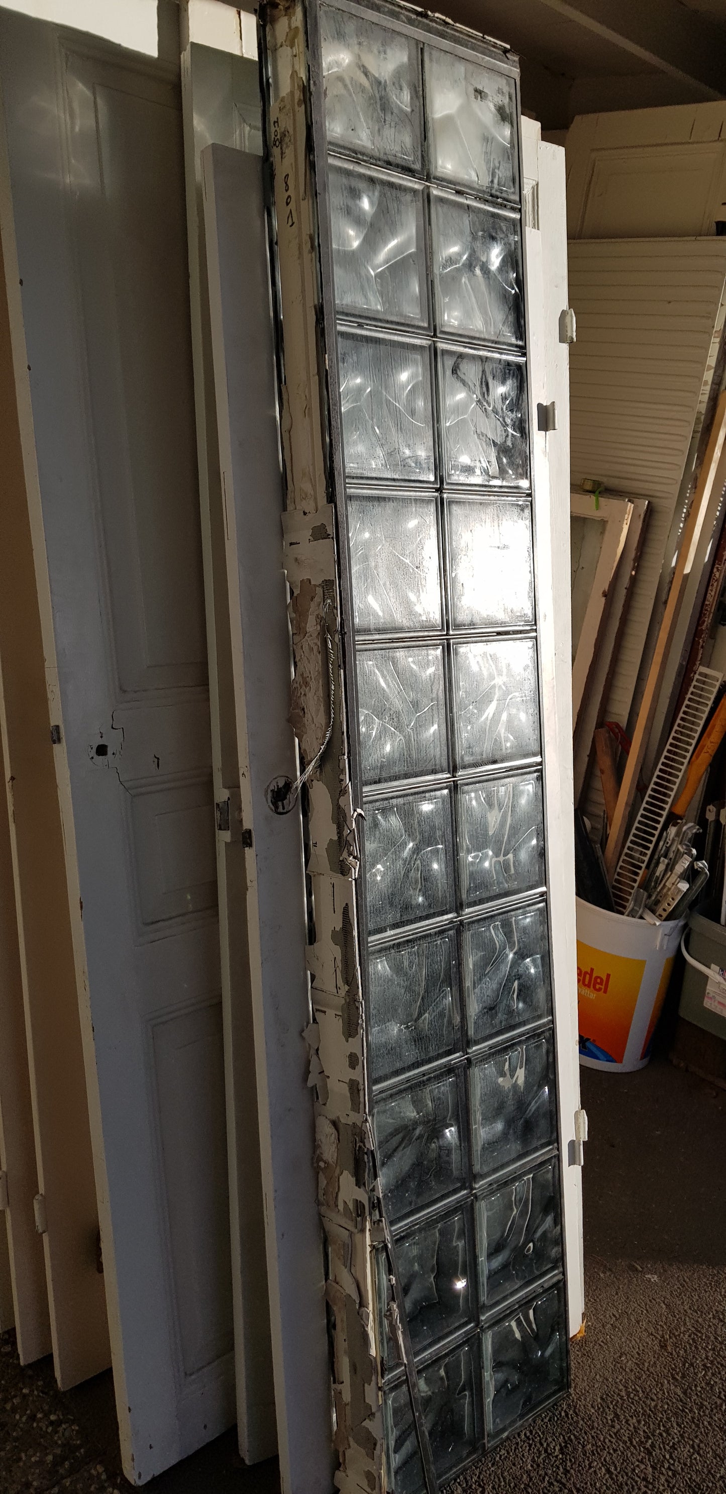 ART 801 B40 H193 D8.5 3GLAS BLOCK 1000 KR en spricka på ena block