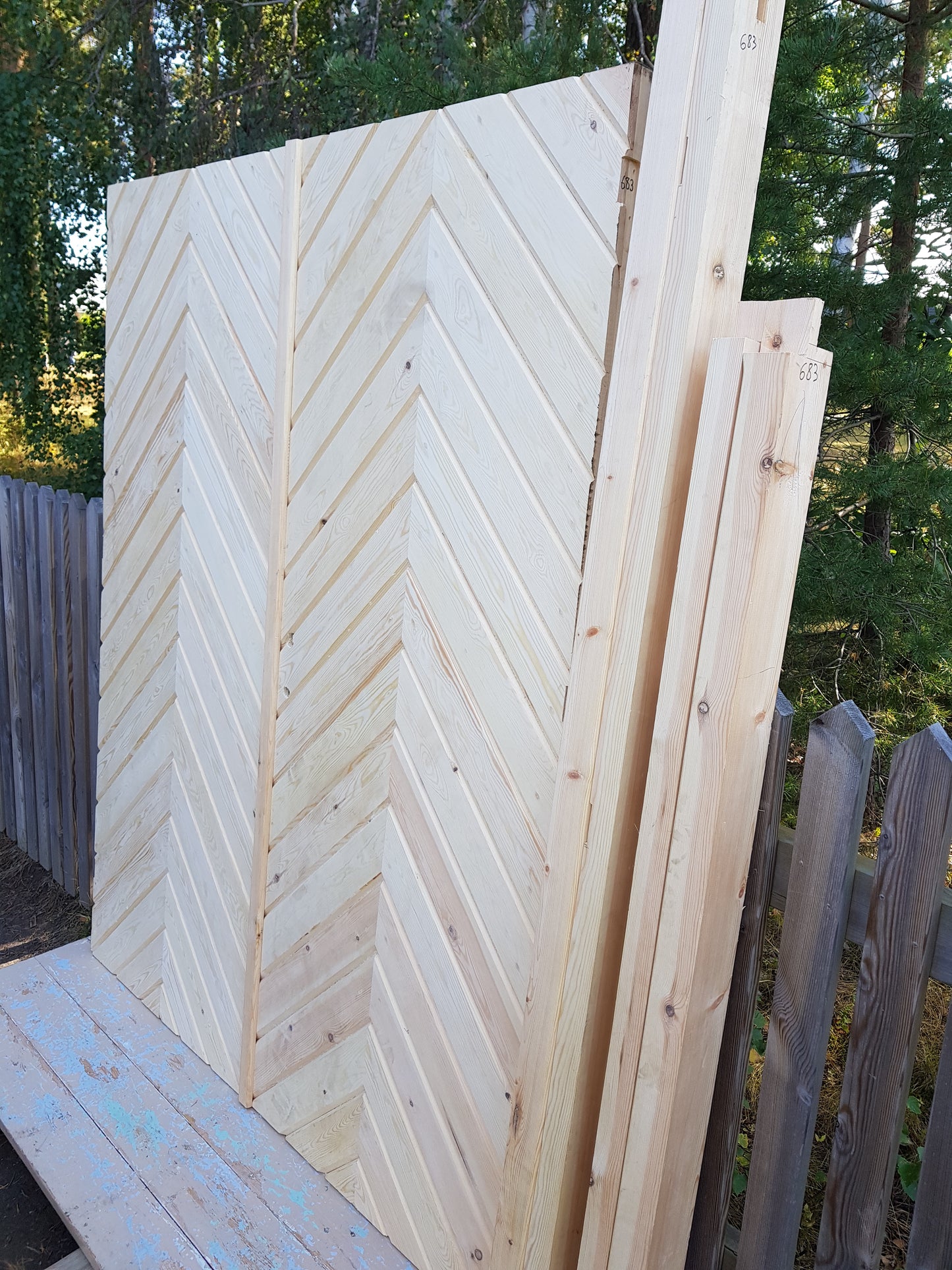 ART 683 Nytillverkad pardörr i gammal stil Mått B160 x H200 cm Öppnas utåt Handtag på höger sida Pris 15000 kr Tillkommer 1000 kr för gångjärn och låskista