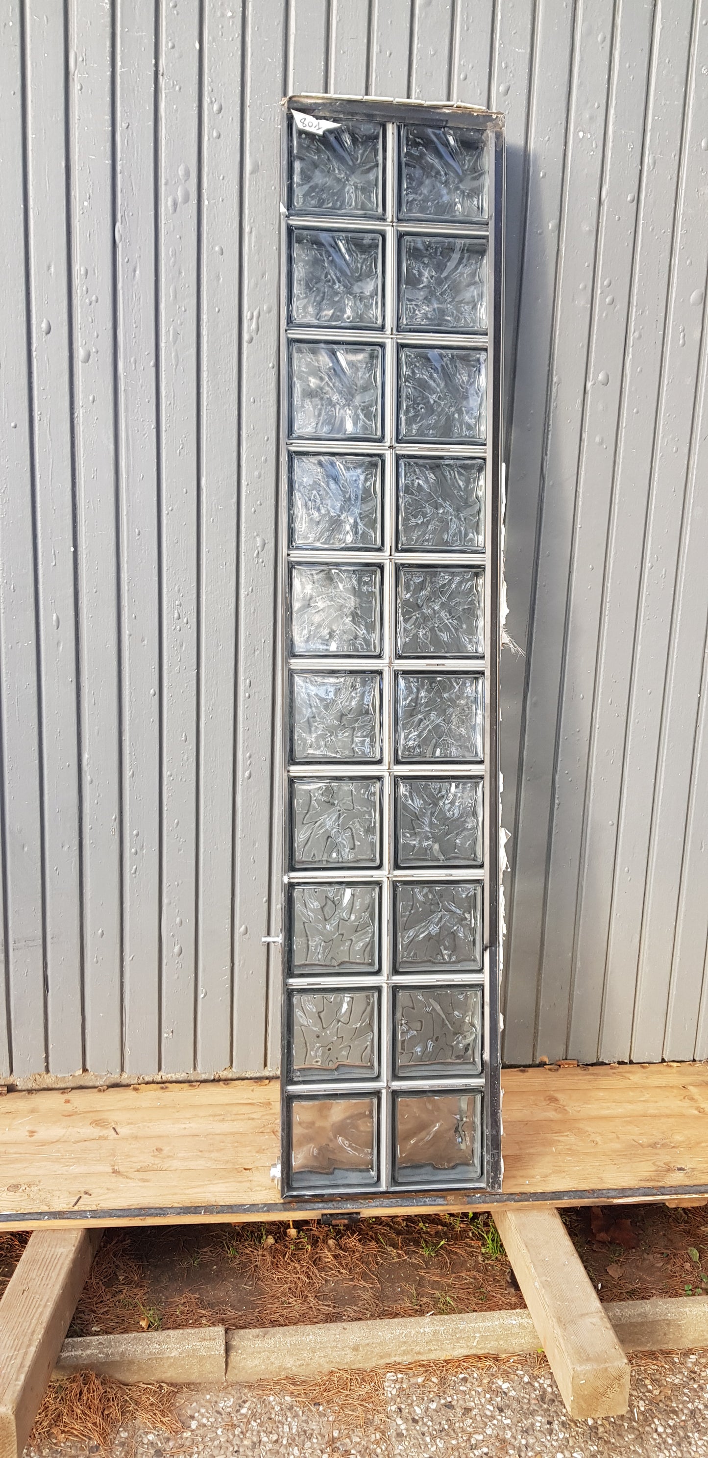 ART 801 B40 H193 D8.5 3GLAS BLOCK 1000 KR en spricka på ena block