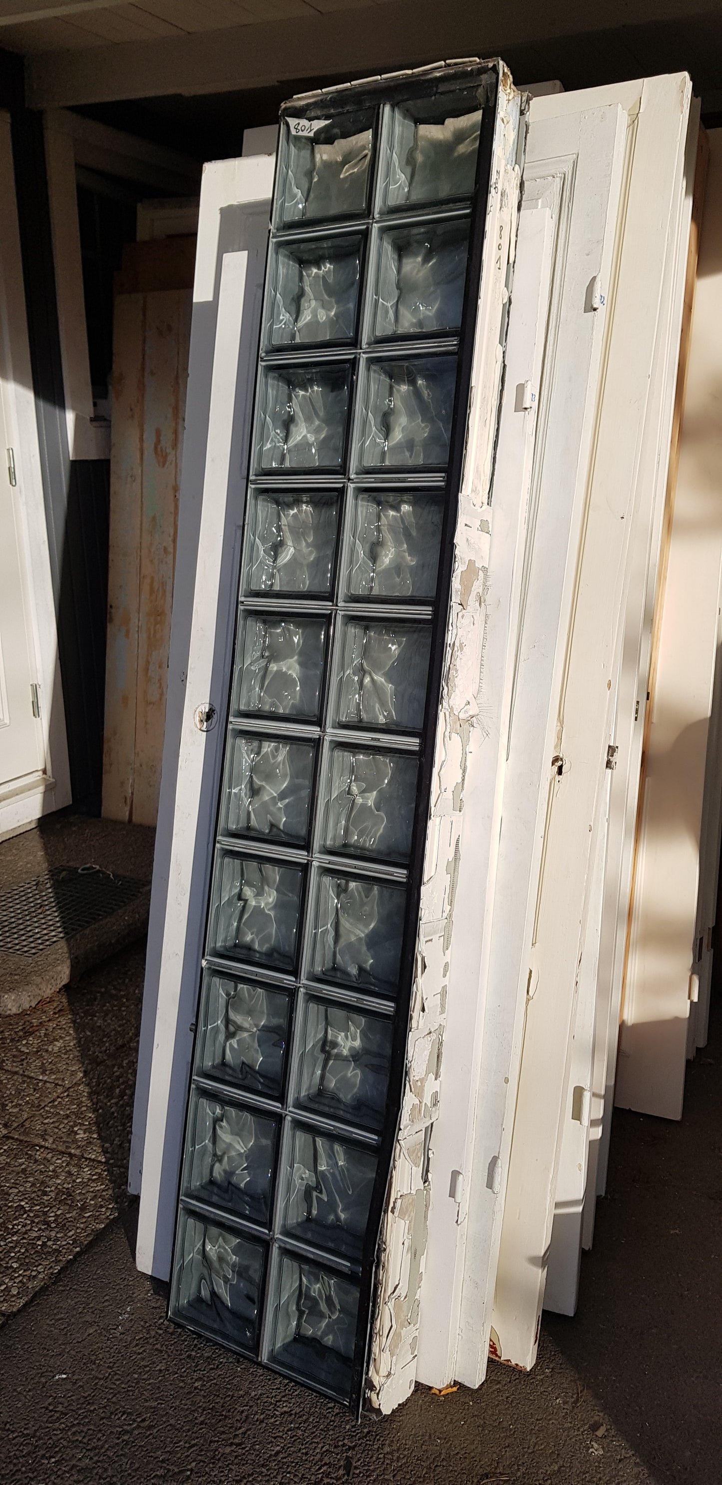 ART 801 B40 H193 D8.5 3GLAS BLOCK 1000 KR en spricka på ena block
