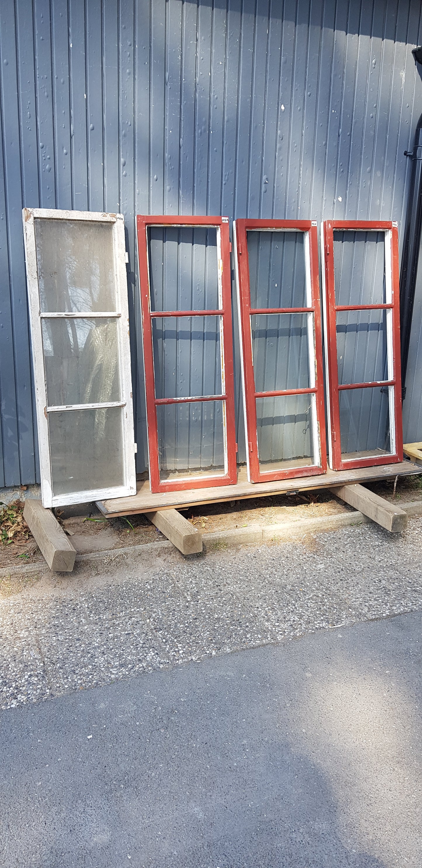 Art 01X 4st B46.5 H137.5 D6.5 kopplade 900 st äkta spröjs några rutor är trasiga.