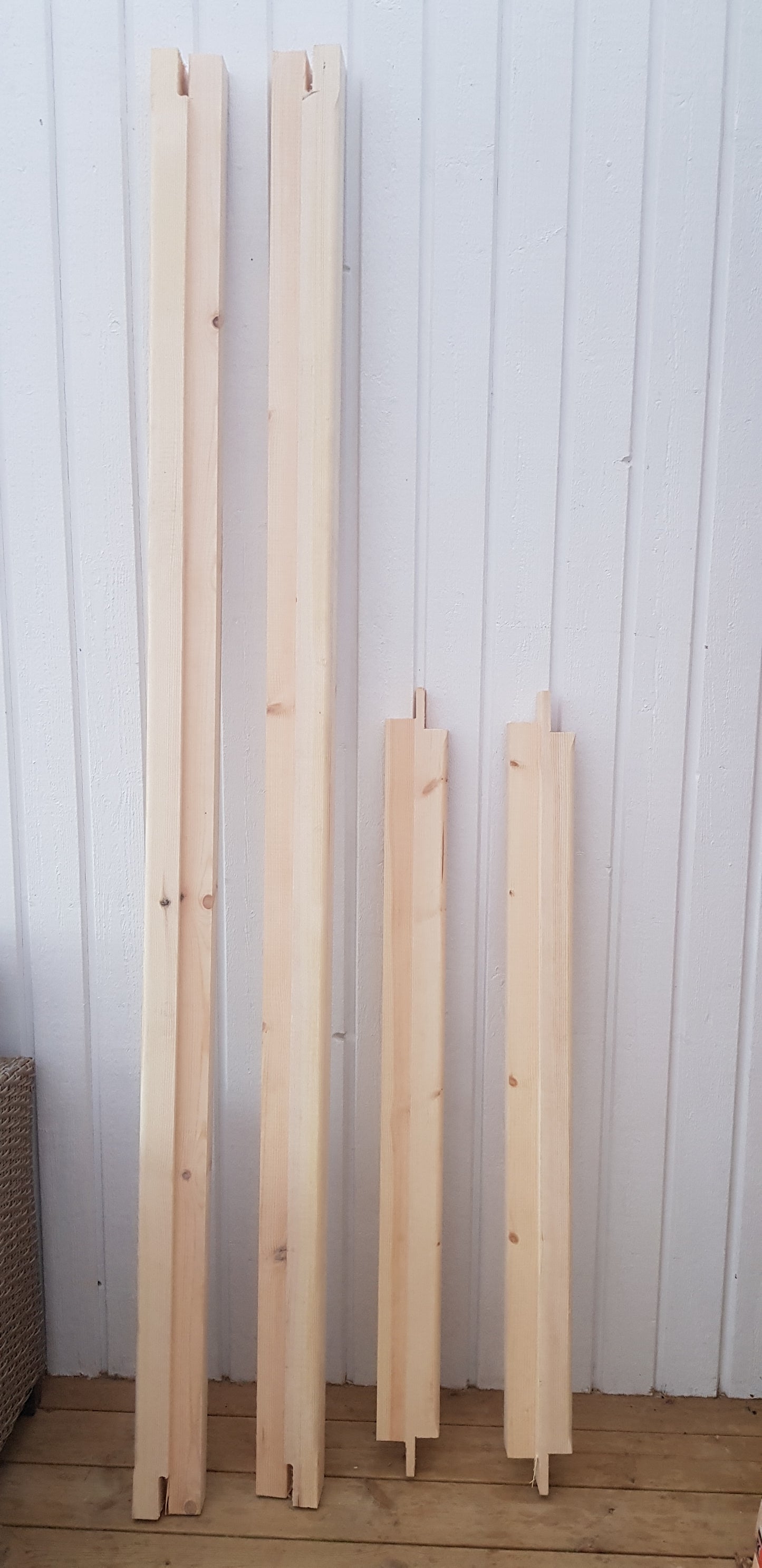 *Härlig och fin Antik pardörr komplett med nytillverkad karm Mått utan karm Bredd 49+59 cm Höjd 194 cm Djup dörrblad 4.5 cm Mått med karm: Bredd 118 cm Höjd 204 cm Djup 10 cm Pris pardörr: 9000 kr Pris nytillverkad karm: 1500 kr ARTIKELNUMMER 192