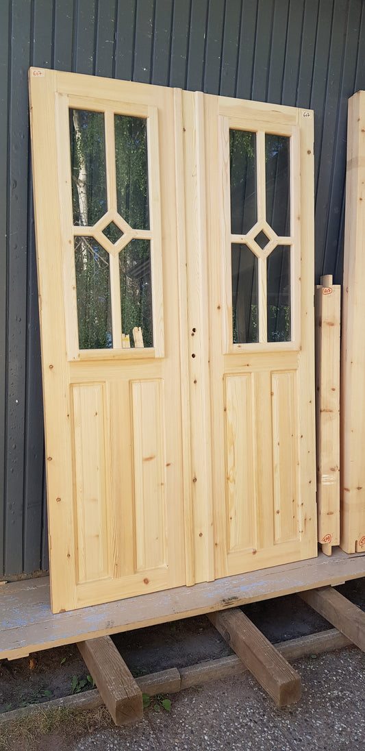 ART 607 Nytillverkad pardörr i gammal stil Mått B130 x H210 cm Öppnas utåt Handtag på höger sida Pris 15000 kr Tillkommer 1000 kr för gångjärn och låskista