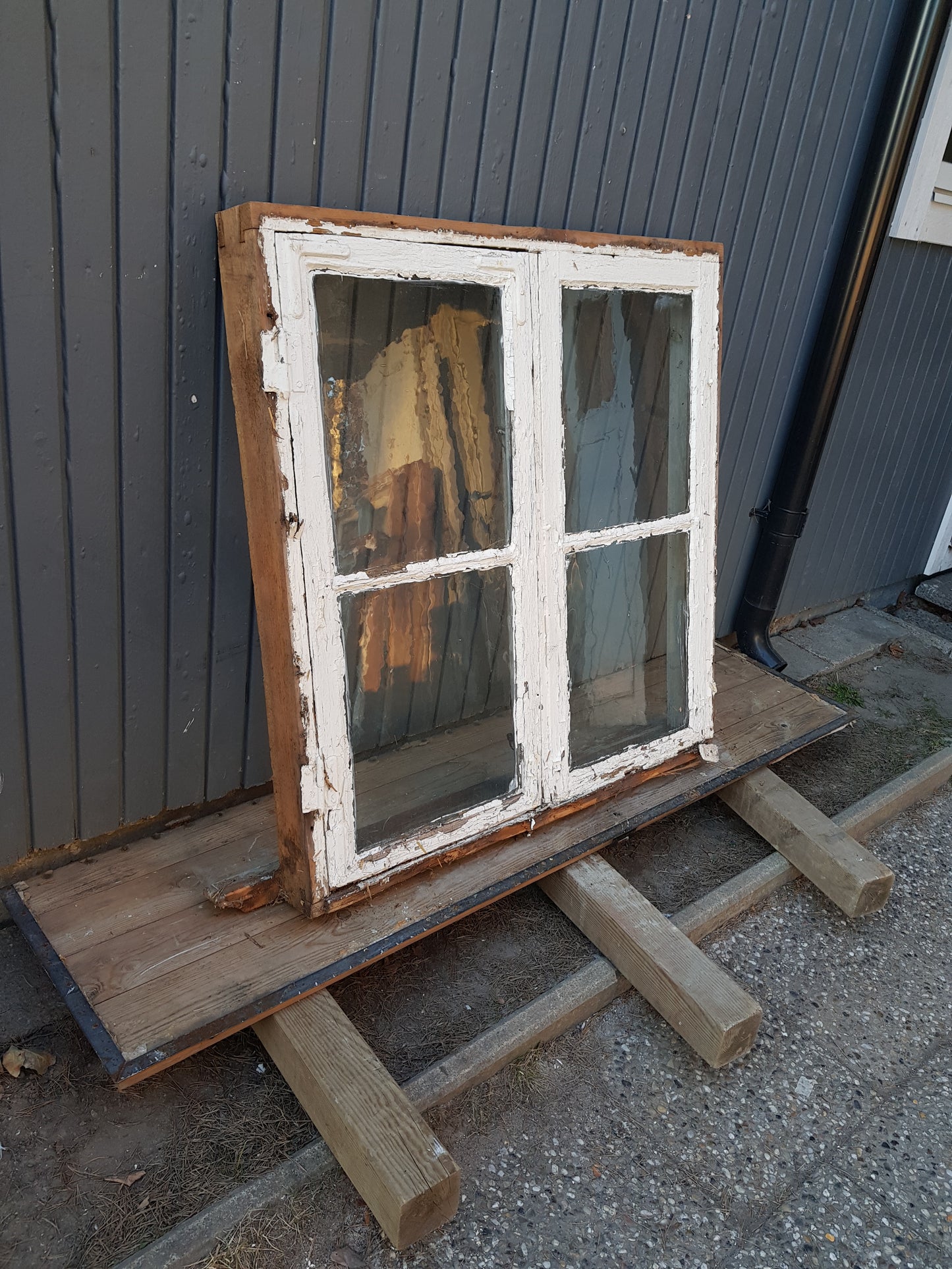 Art 256E b101 h105 d10 3500kr munblåst