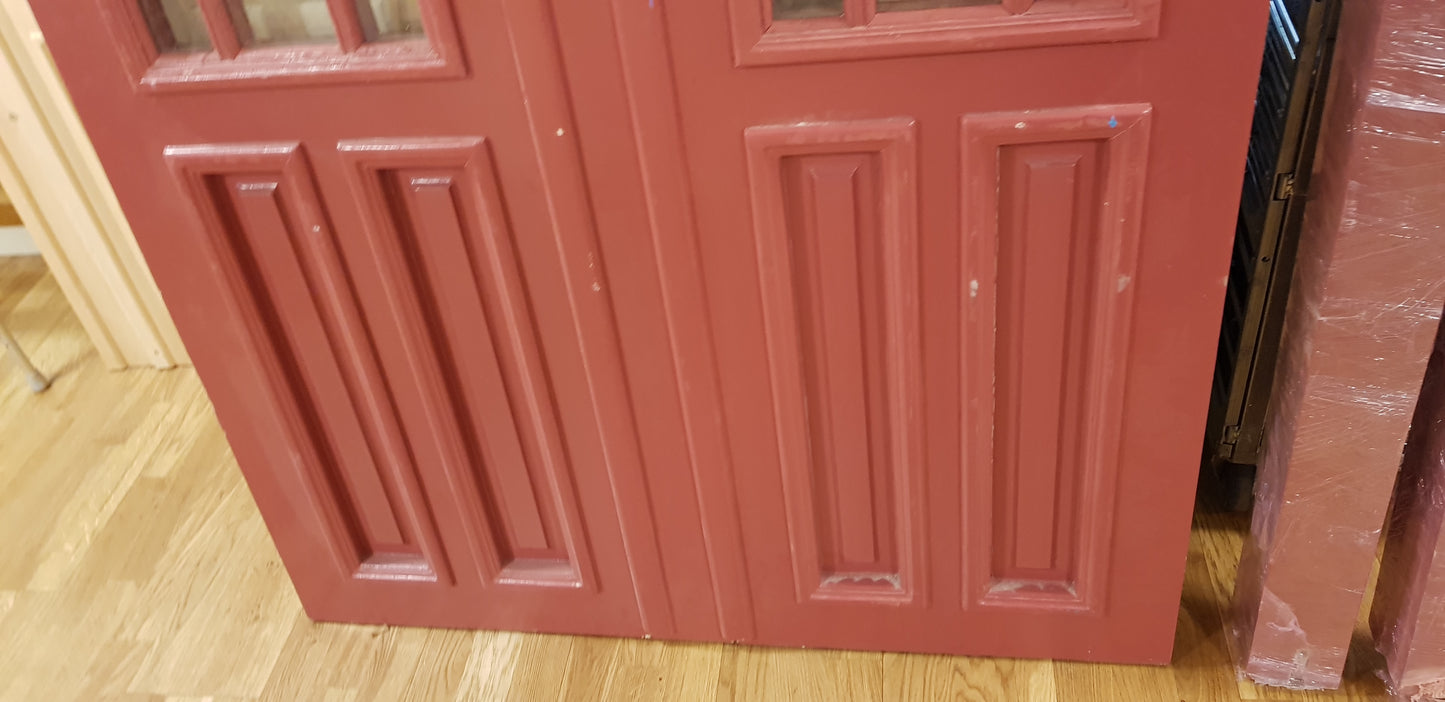 ARTIKELNUMMER 459 Nytillverkade pardörrar med dubbelglas i gammal stil inkl karm, yttermått: Bredd 120 cm Höjd 210 cm Djup dörrblad 4.5 cm pris: 16000 kr