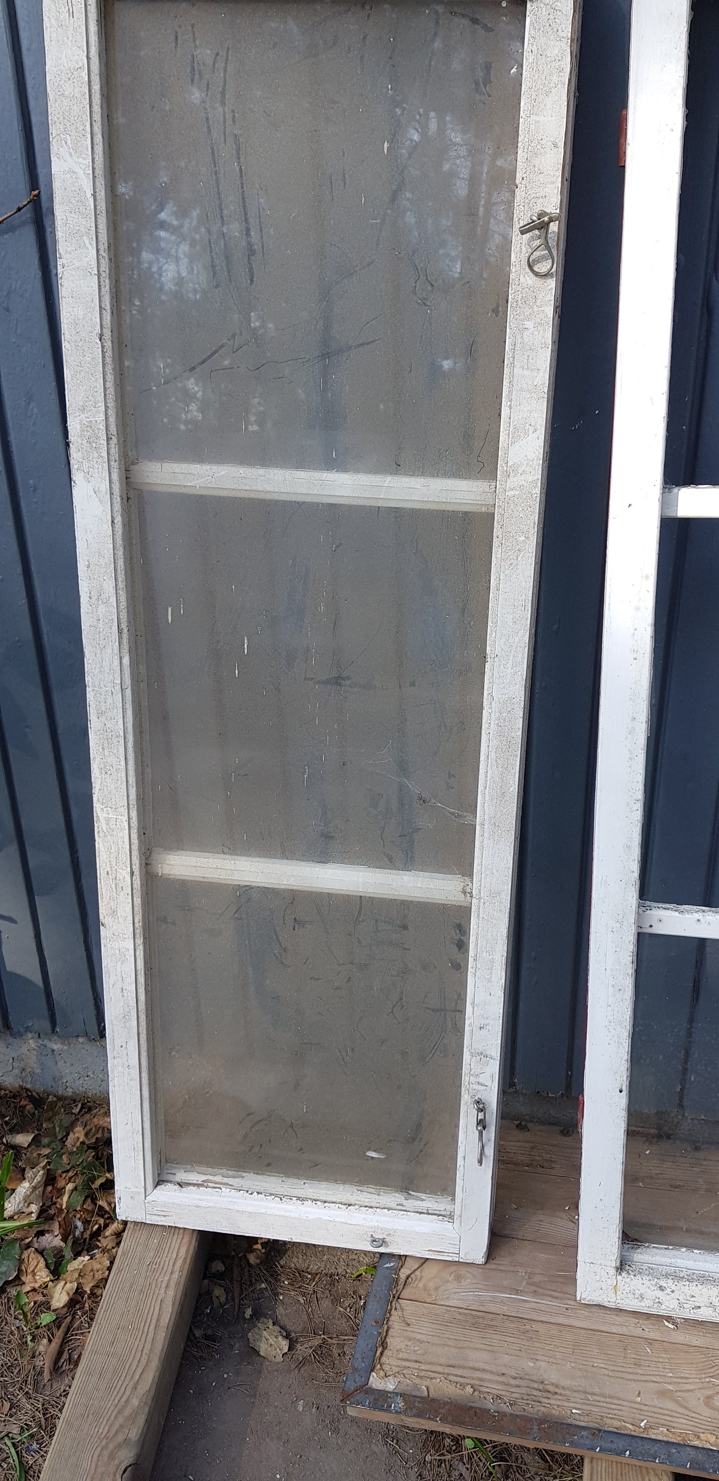 Art 01X 4st B46.5 H137.5 D6.5 kopplade 900 st äkta spröjs några rutor är trasiga.