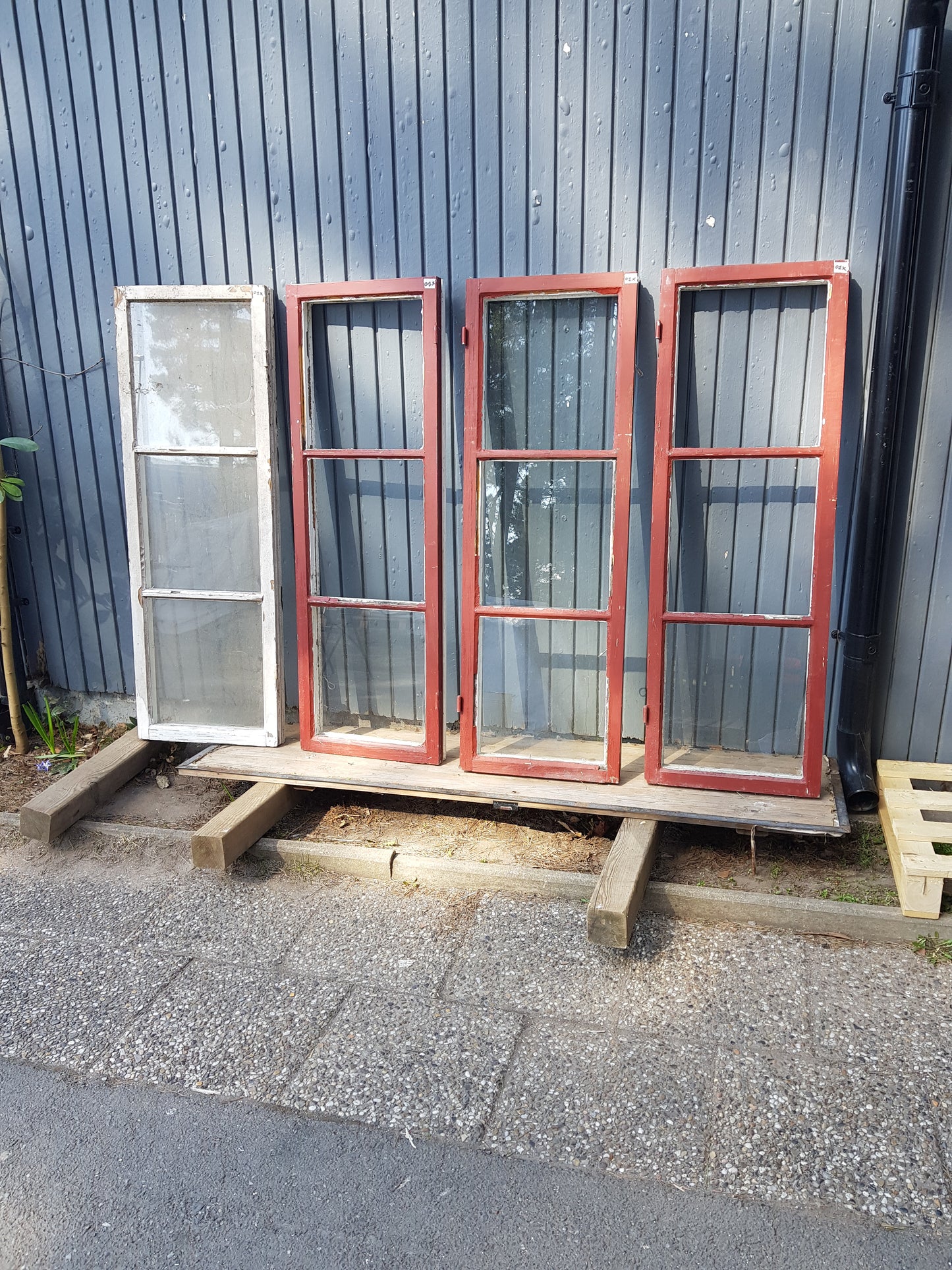 Art 01X 4st B46.5 H137.5 D6.5 kopplade 900 st äkta spröjs några rutor är trasiga.