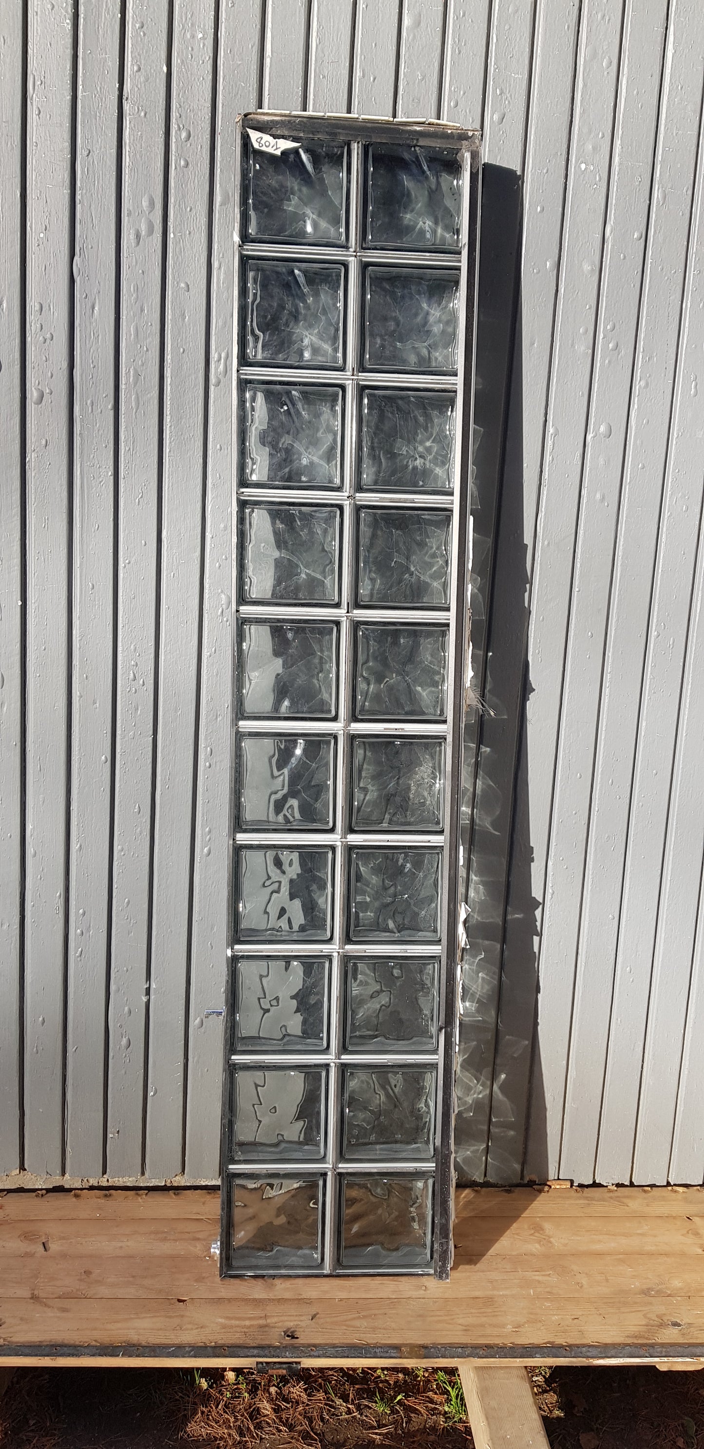 ART 801 B40 H193 D8.5 3GLAS BLOCK 1000 KR en spricka på ena block