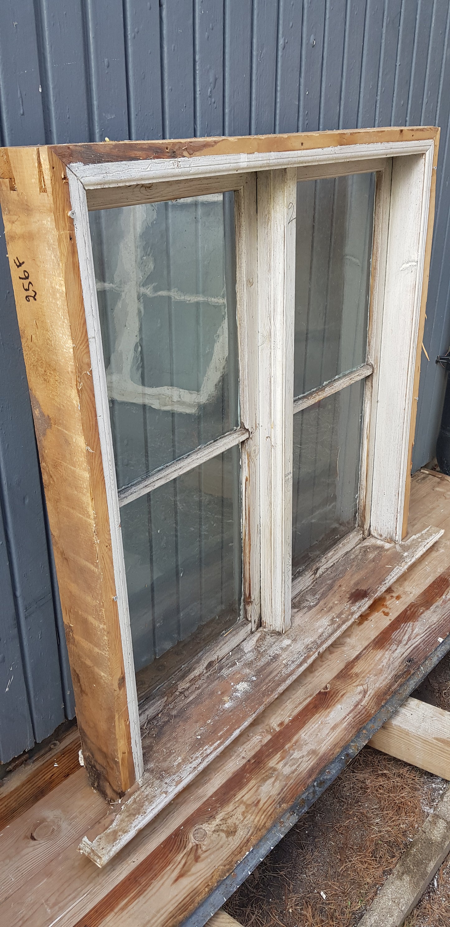 256F  B103.5 h106 d10.5 munblåst 3000kr