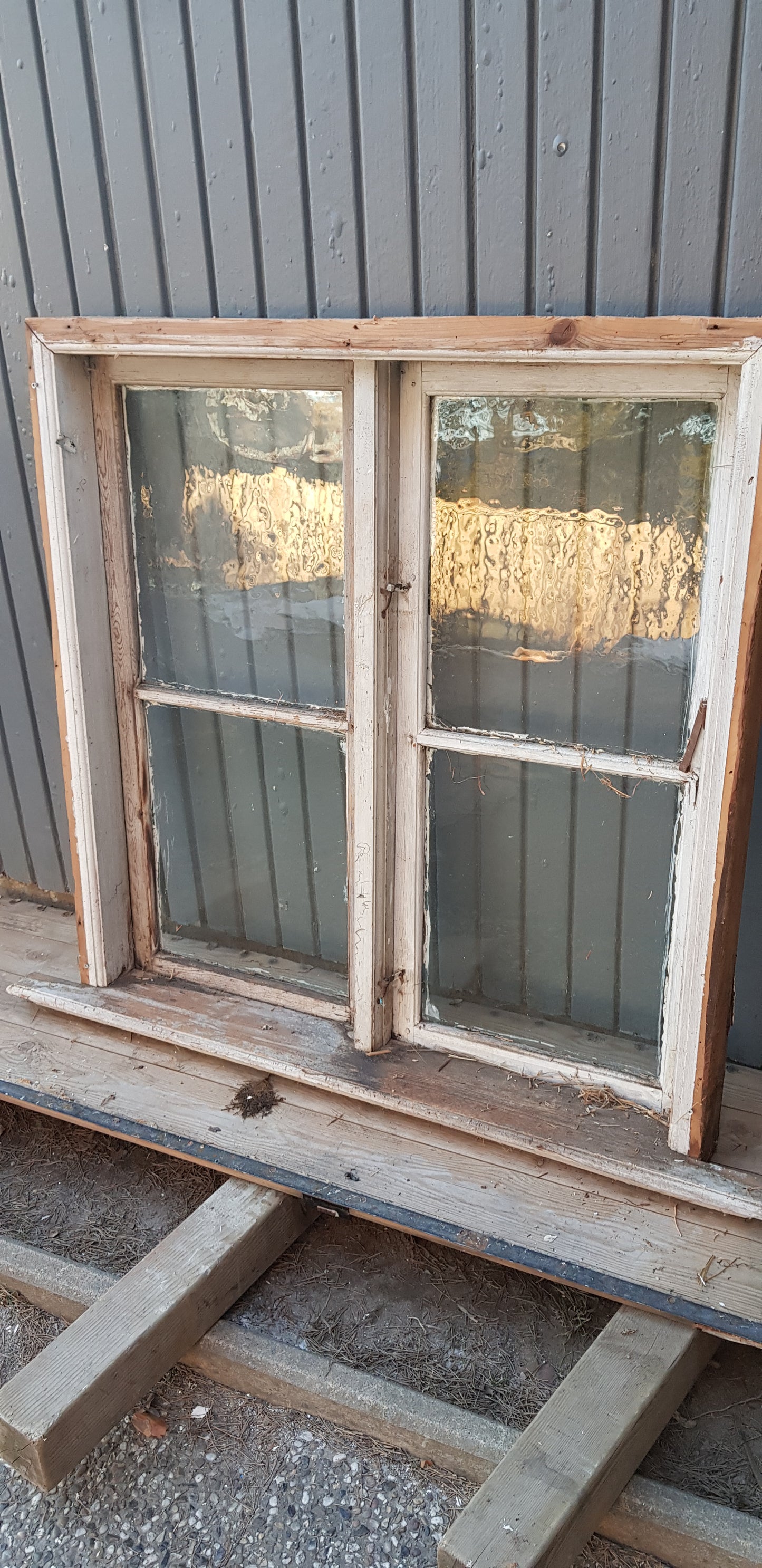 Art 256E b101 h105 d10 3500kr munblåst