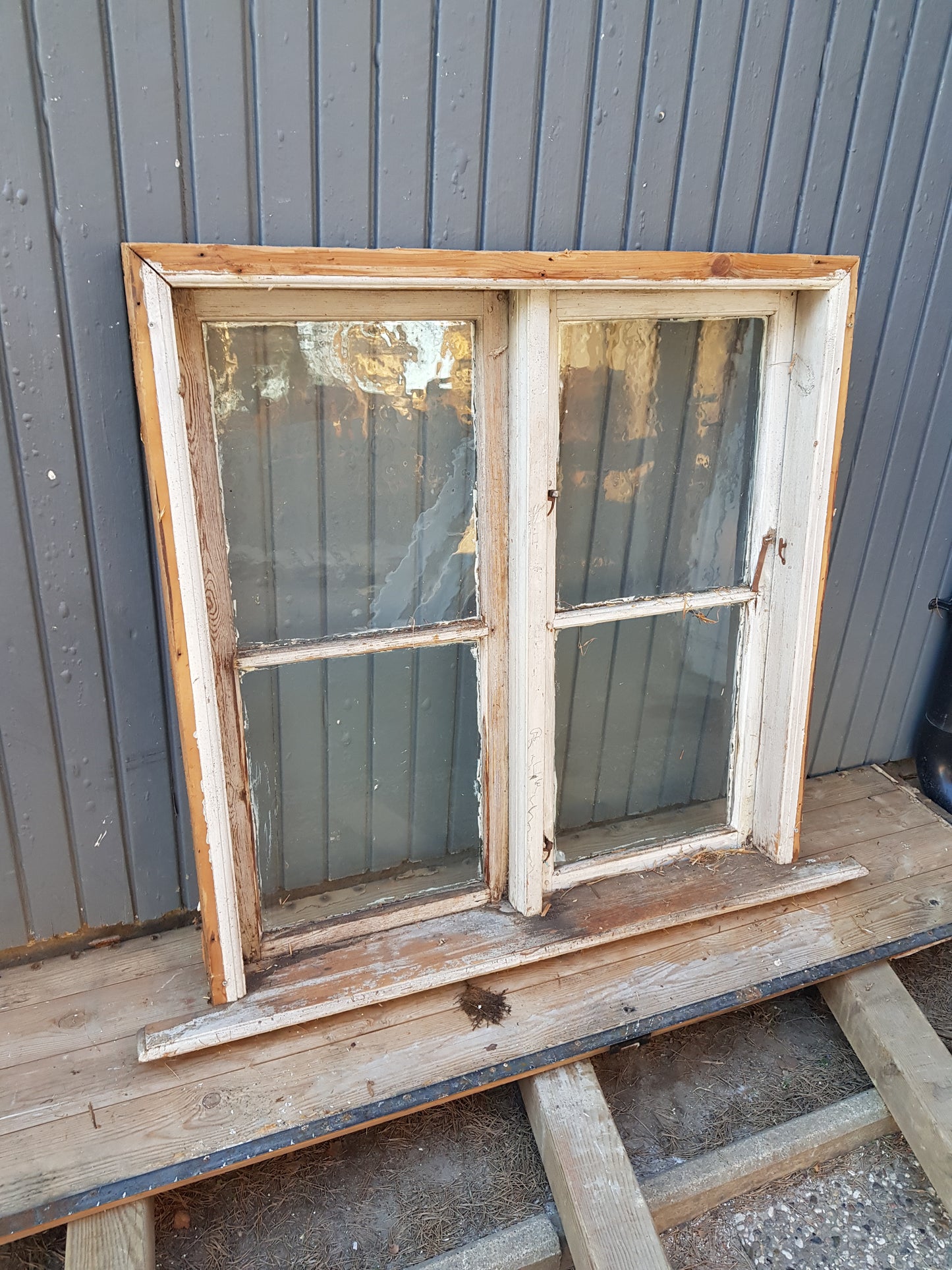 Art 256E b101 h105 d10 3500kr munblåst
