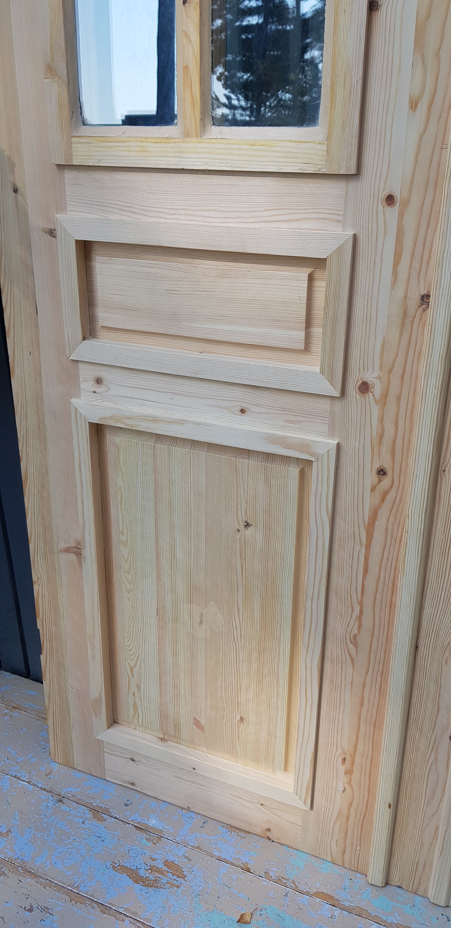 ART 674 Nytillverkad pardörr i gammal stil Mått B130.5 x H211 cm Öppnas utåt Handtag på höger sida Pris 15000 kr Tillkommer 1000 kr för gångjärn och låskista