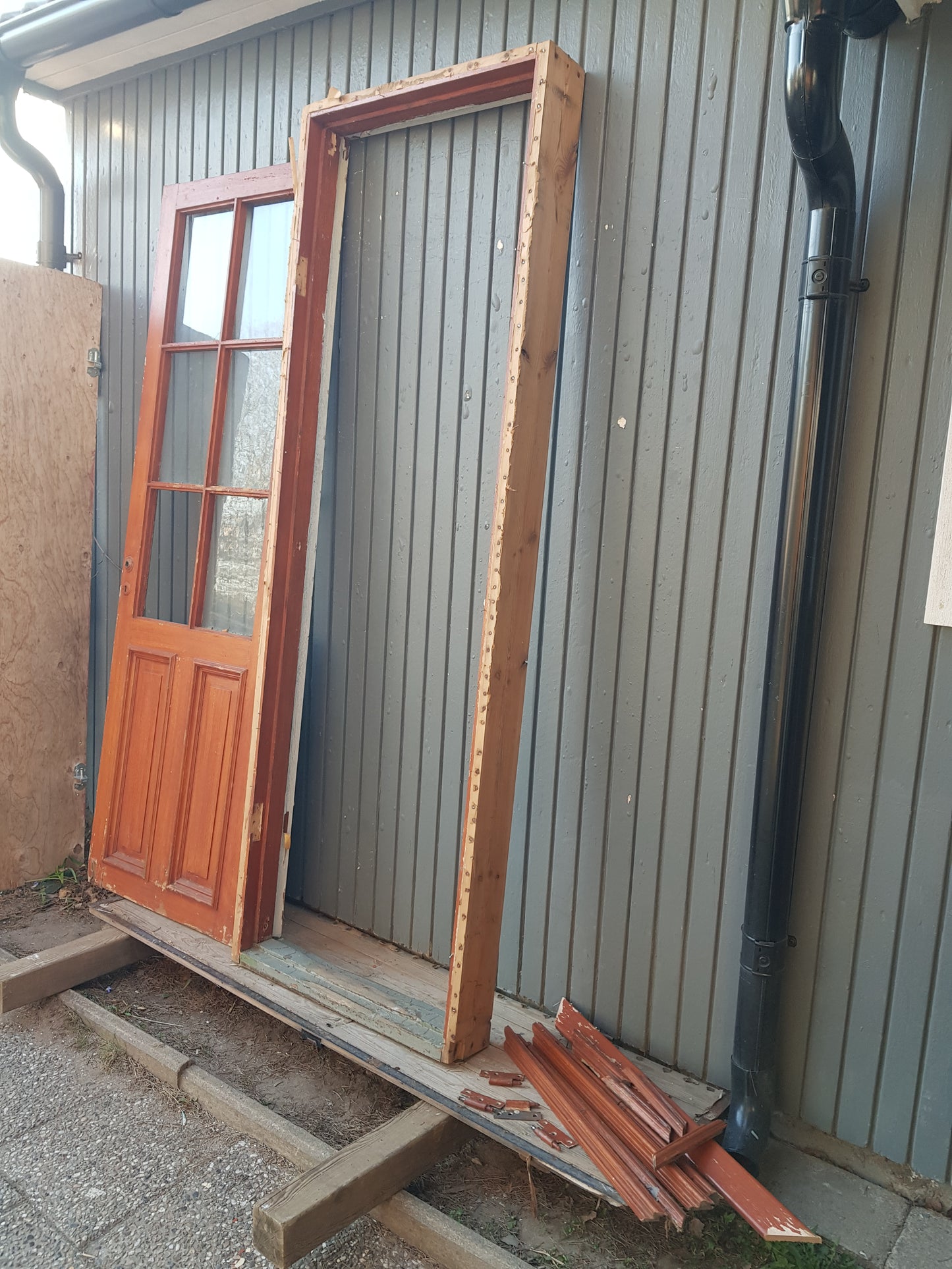 ART 02H B77.5 H226.5 D14.5 PRIS 4500KR utan karm B70.5 H219.5 D4.5 PRIS 4500KR munblåst glas alla listor till speglarna finns.