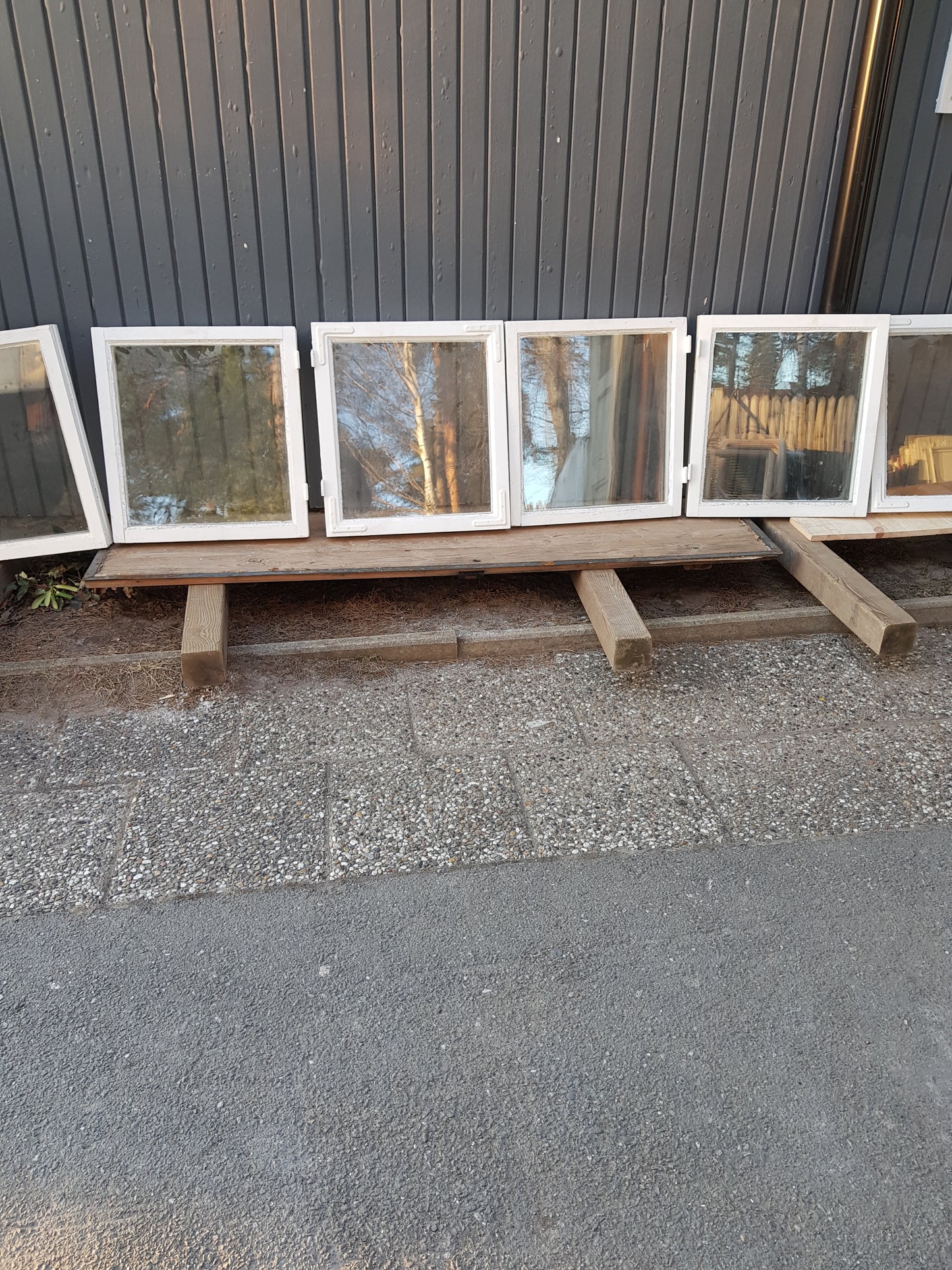Art 851 6st gamla fönster MÅTT B53 H58 1500 kr st utan karm