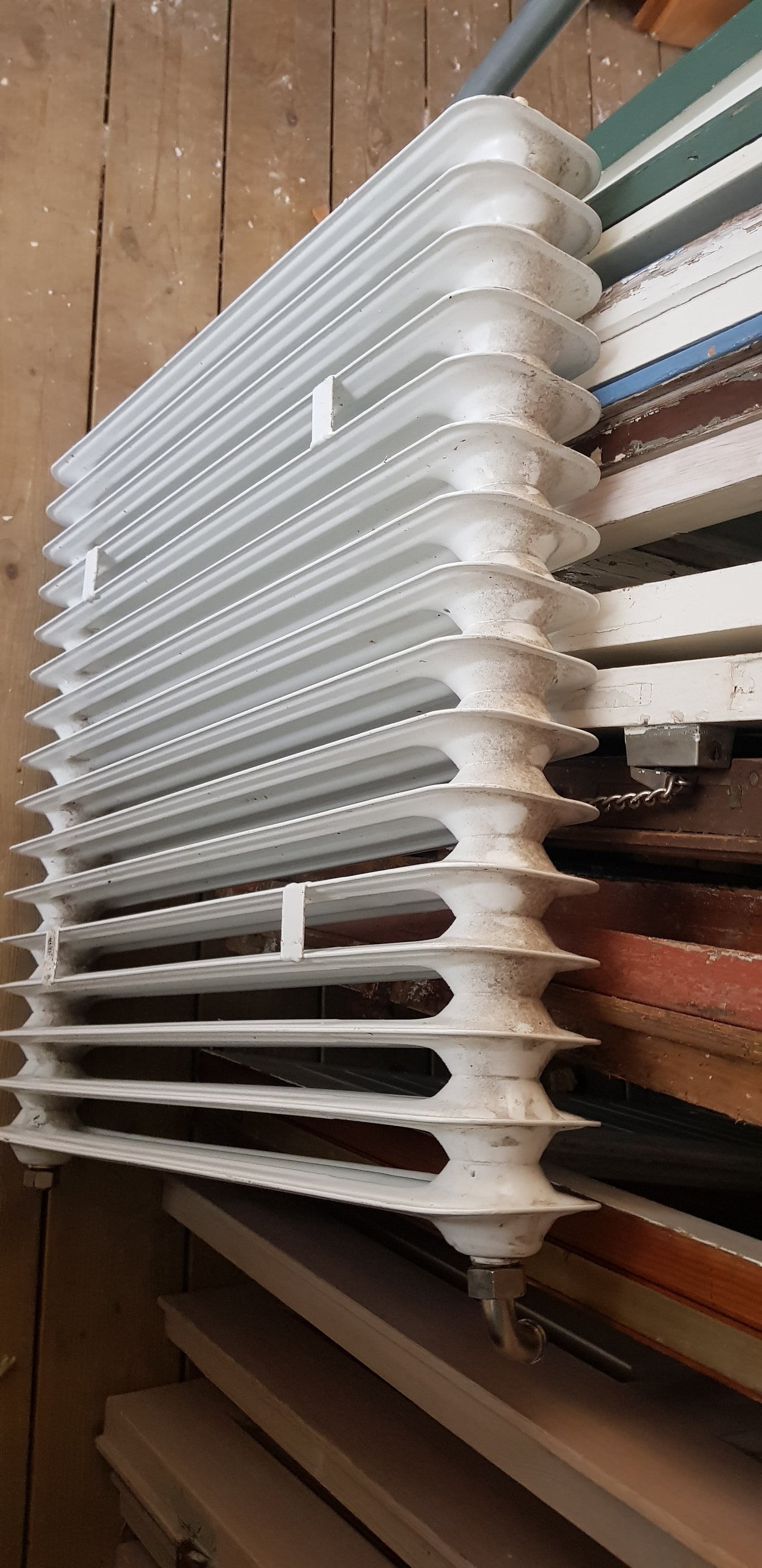ARTIKELNUMMER 434 Fint gammal Element/Radiator B 75 H 75 D 13 Pris 2000 KR