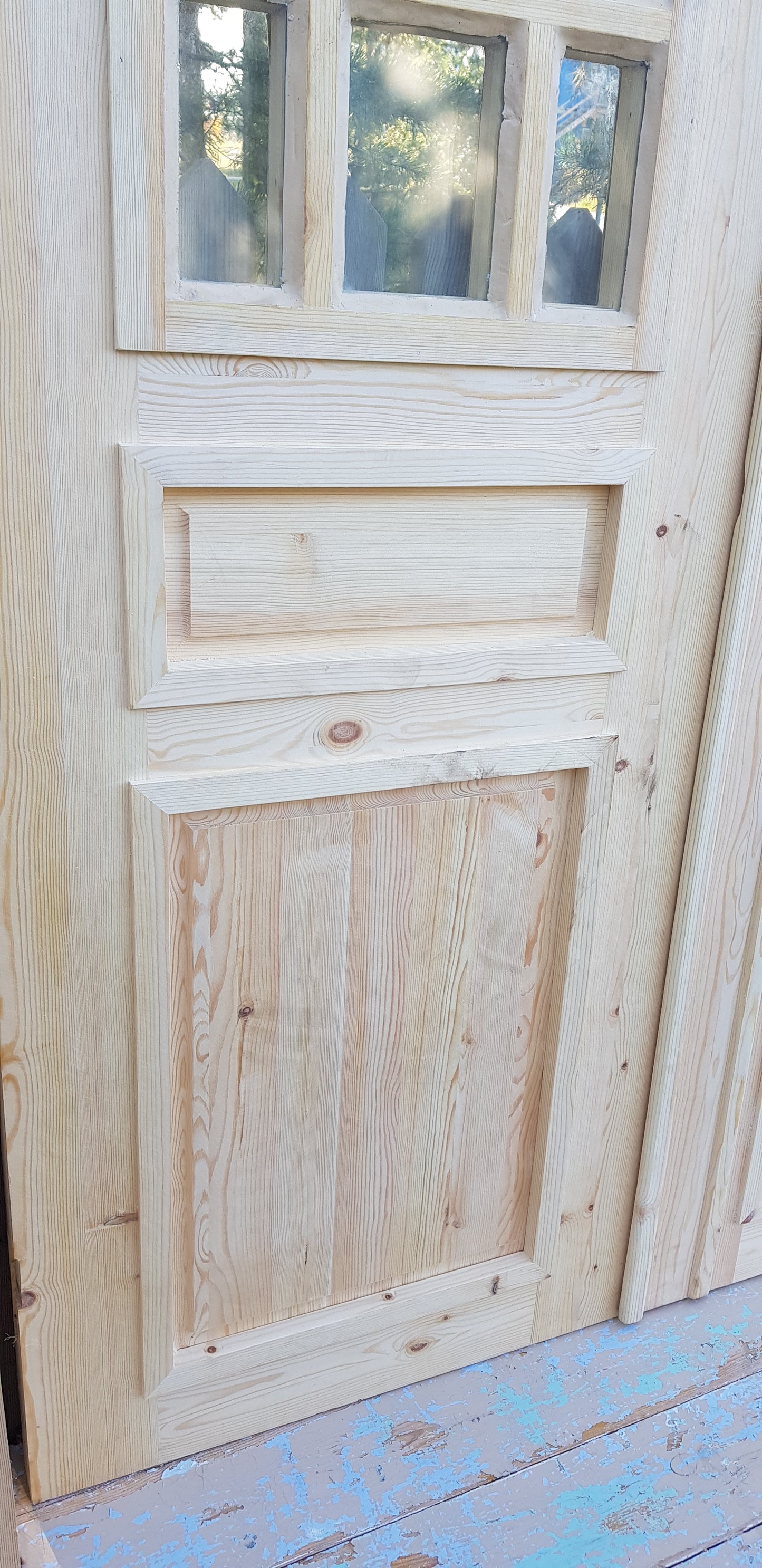 ART 672 Nytillverkad pardörr i gammal stil Mått B140 x H210 cm Öppnas utåt Handtag på höger sida Pris 15000 kr Tillkommer 1000 kr för gångjärn och låskista