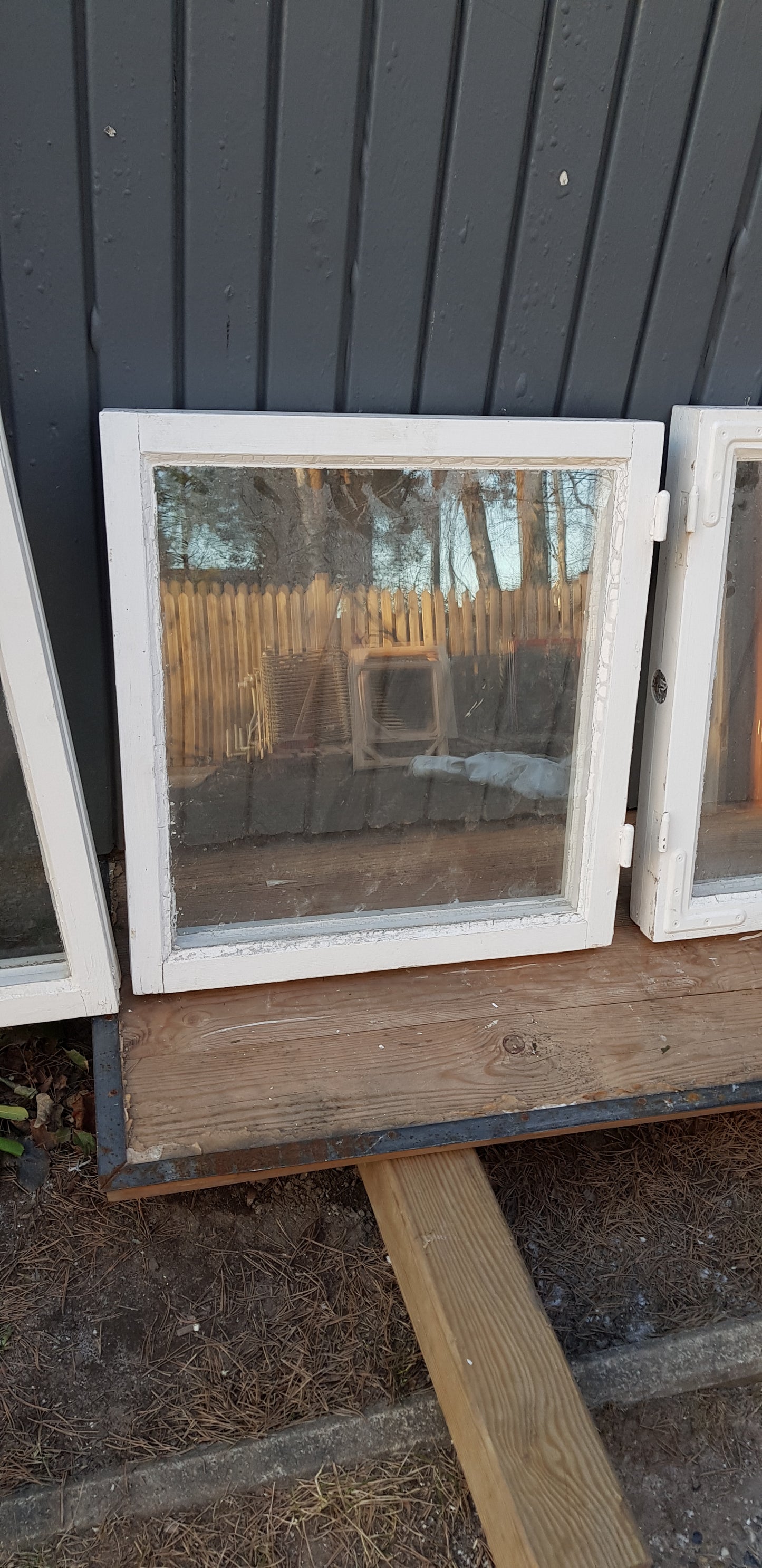 Art 851 6st gamla fönster MÅTT B53 H58 1500 kr st utan karm