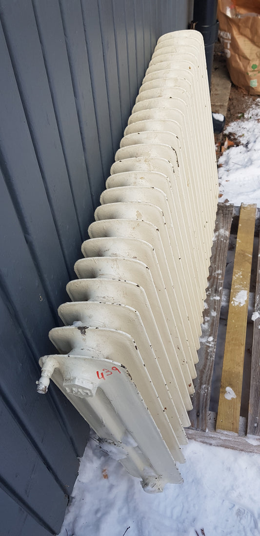 ARTIKELNUMMER 439 Fint gammal Element/Radiator B 100 -108 H 58 D 13 Pris 2000 KR