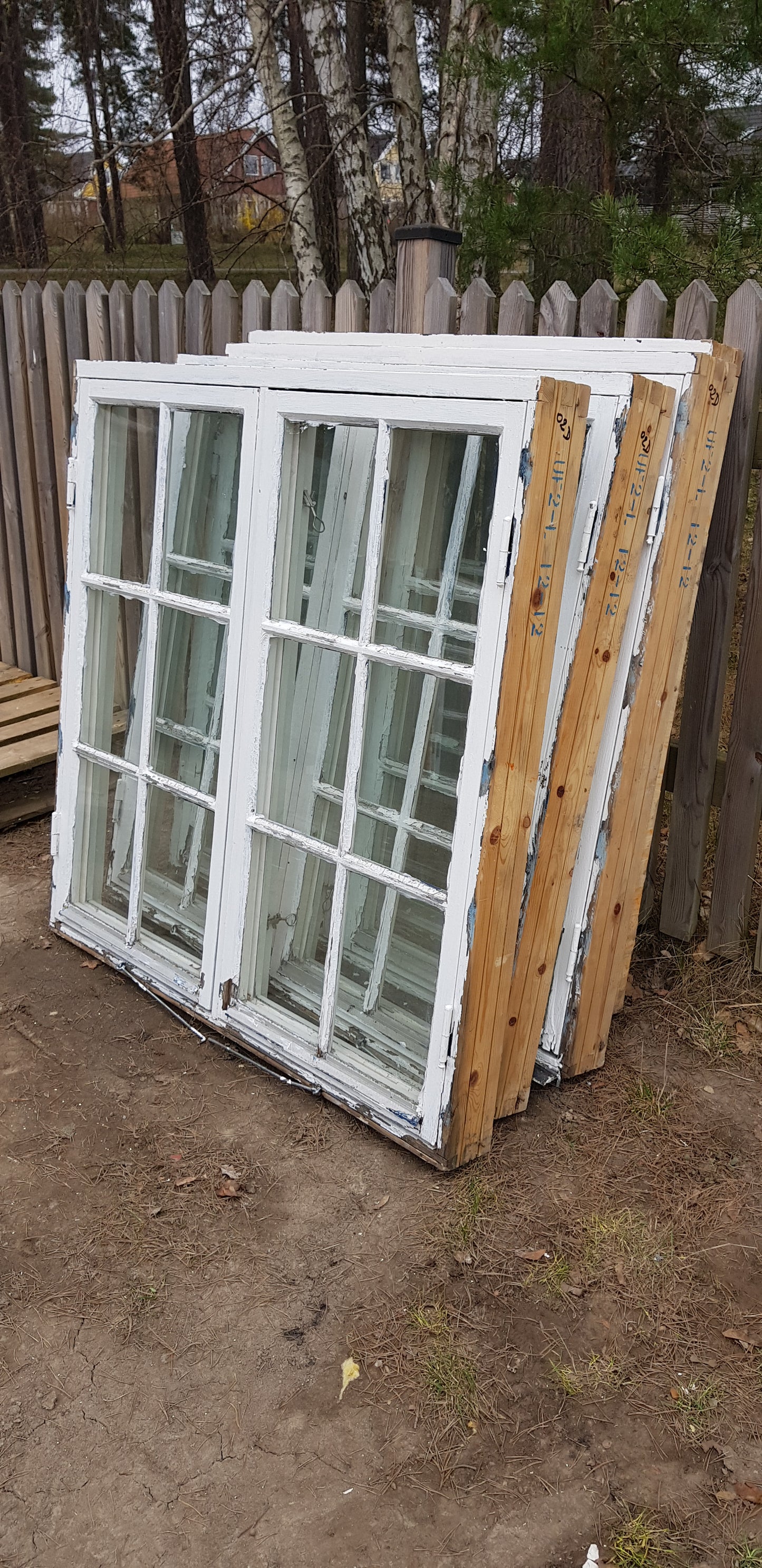Art 02D 4st B118.5 H118.5 D10.5 kopplade med äkta spröjs 4000 kr per st.