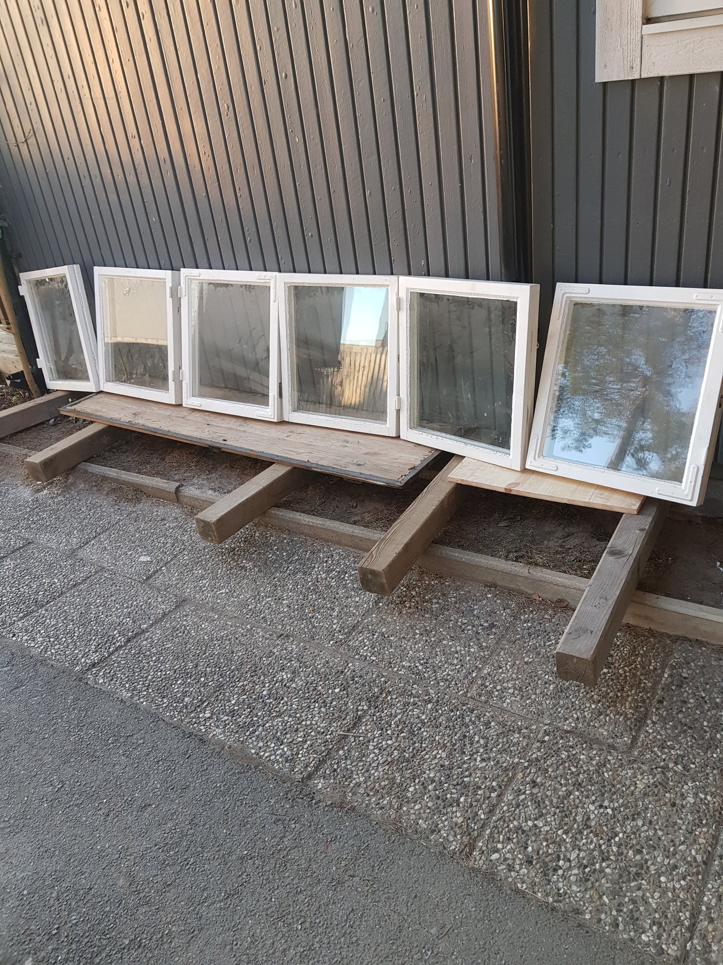 Art 851 6st gamla fönster MÅTT B53 H58 1500 kr st utan karm