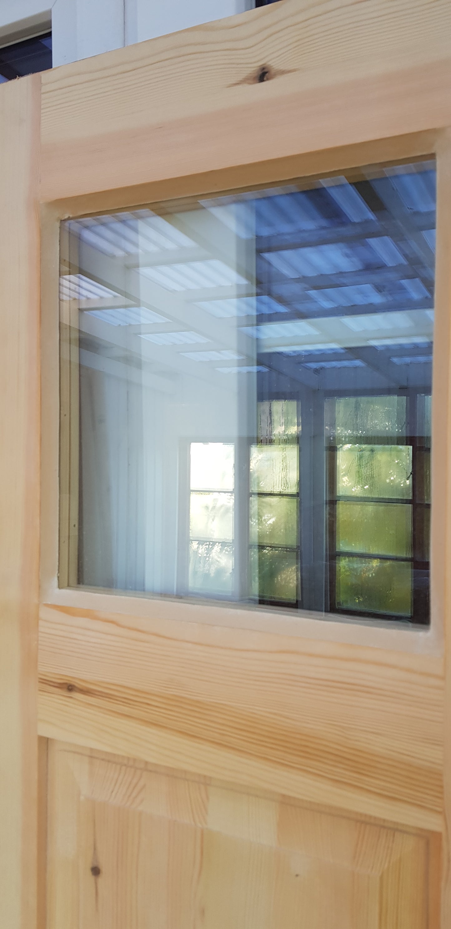ART 717 Nytillverkad pardörr i gammal stil Mått B140 x H210 cm Öppnas utåt Handtag på höger sida Pris 15000 kr Tillkommer 1000 kr för gångjärn och låskista