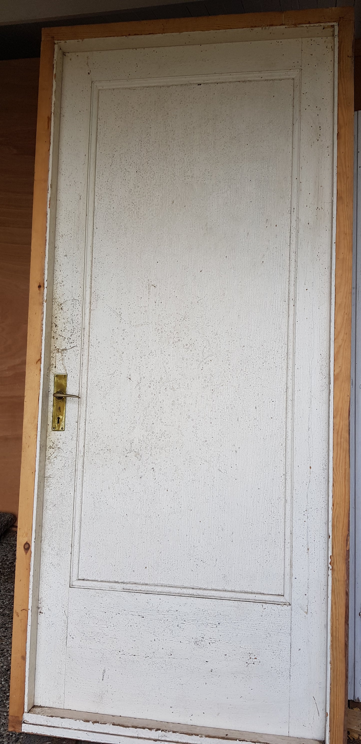 ARTIKELNUMMER 198  Vänsterhäng ytterdörr   Mått: B 98 H 219 D 10 pris 2500 kr