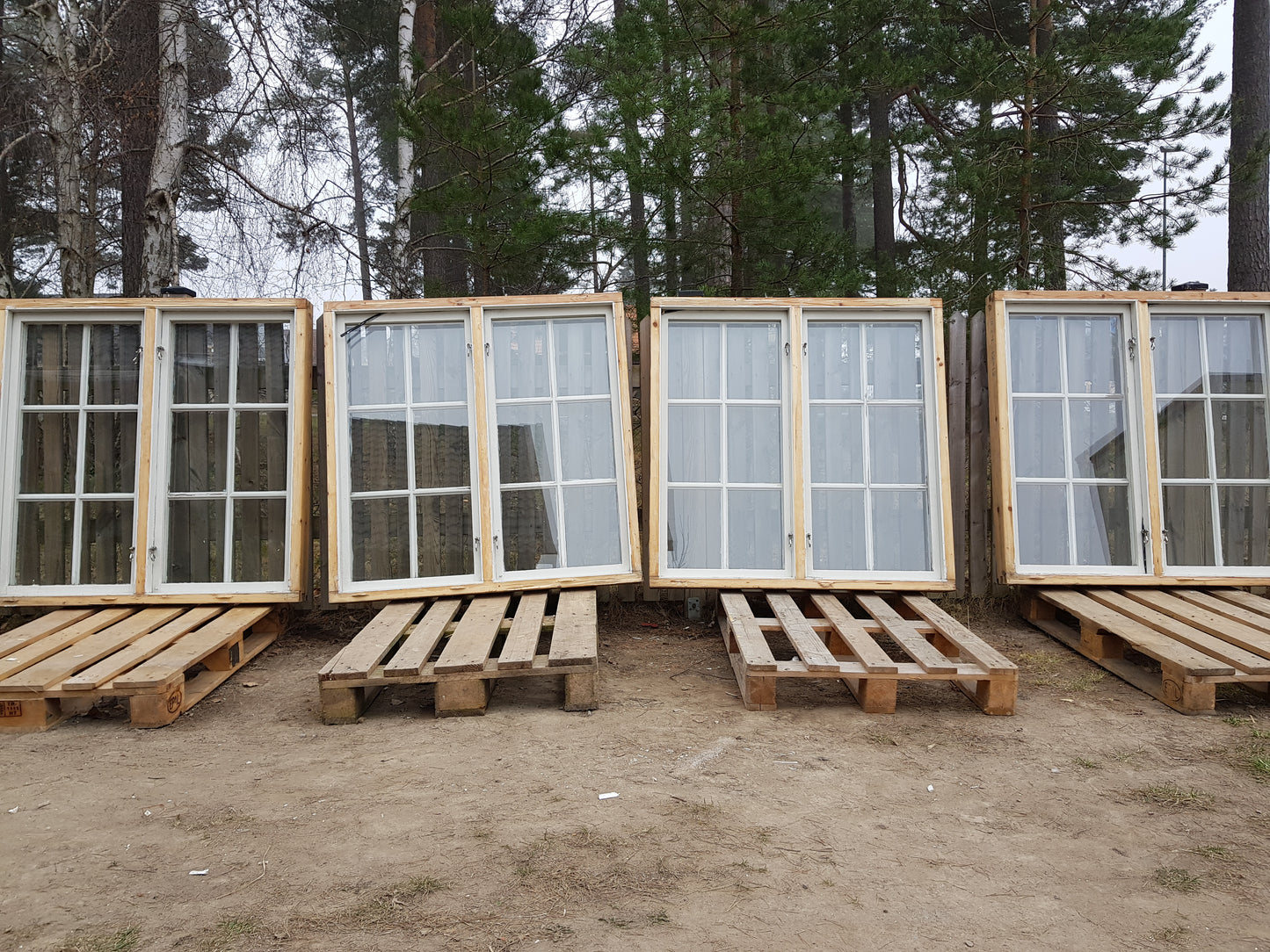 Art 02D 4st B118.5 H118.5 D10.5 kopplade med äkta spröjs 4000 kr per st.
