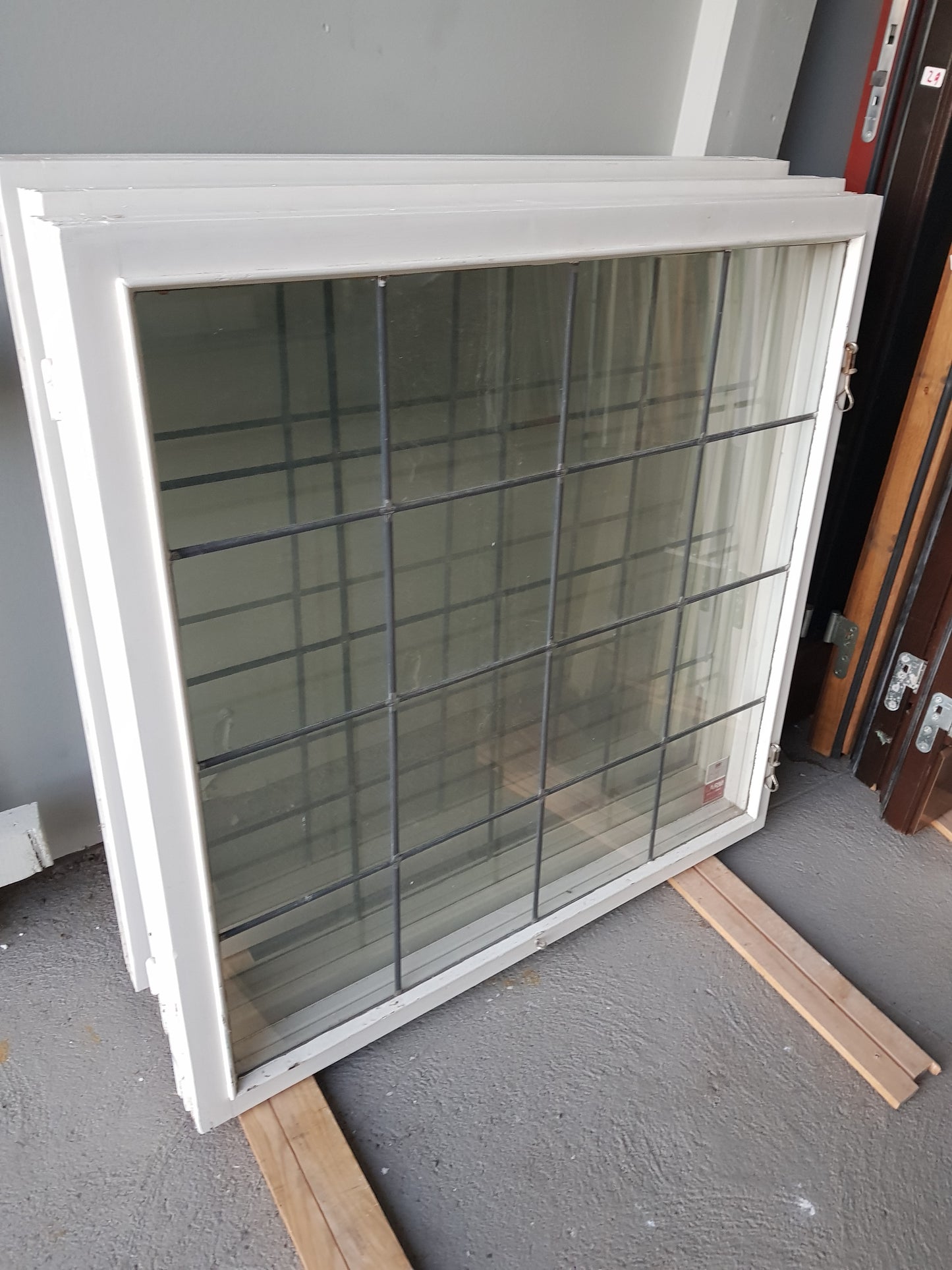 Art 834B b94 h93.5   3st bly infattat 3500 kr st utan karm (Borlänge)
