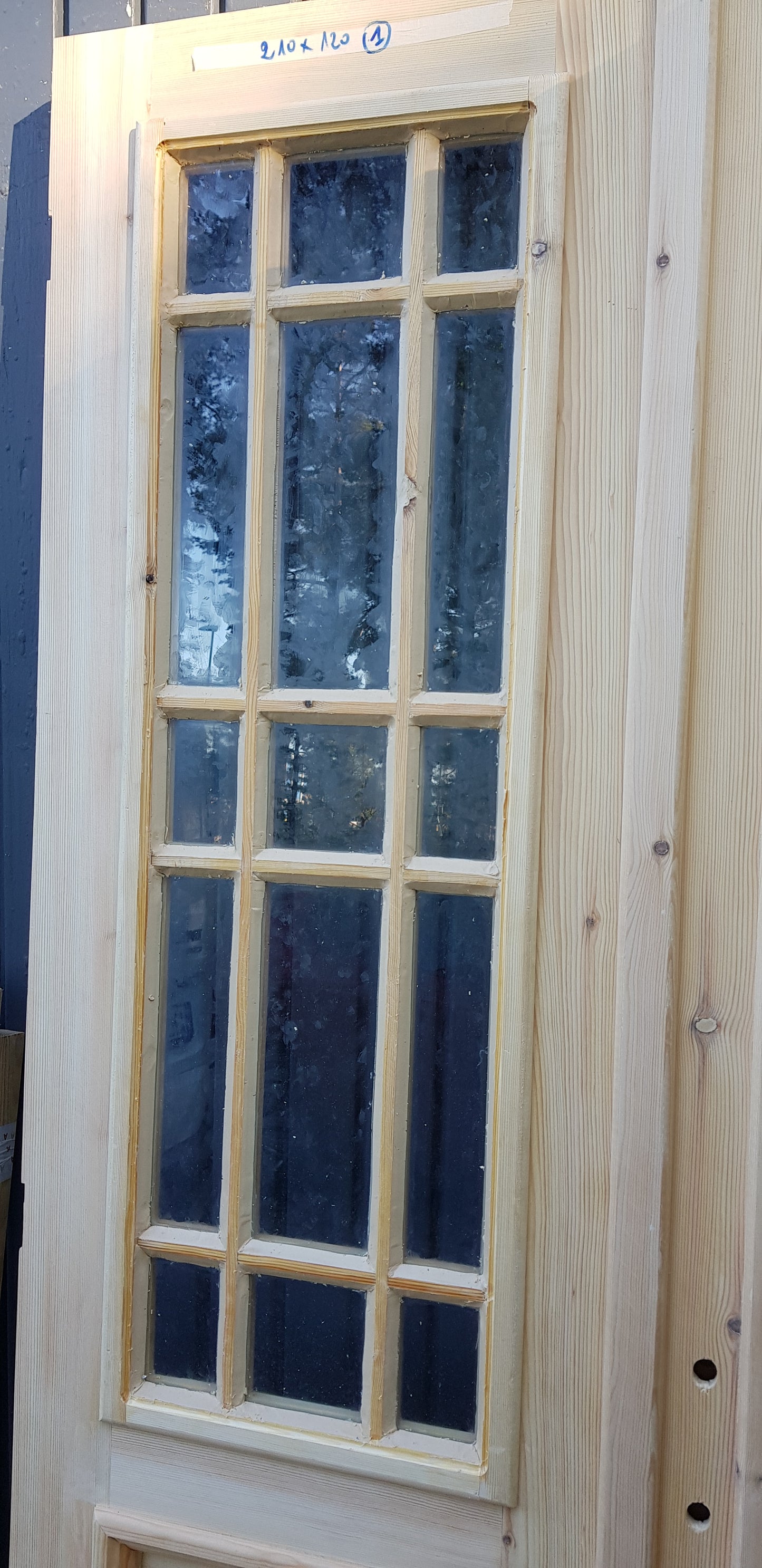 ART 427 Nytillverkad pardörr i gammal stil Mått B120 x H210 cm Mått B130 x H210 cm Öppnas utåt Handtag på höger sida Pris 15000 kr Tillkommer 1000 kr för gångjärn och låskista