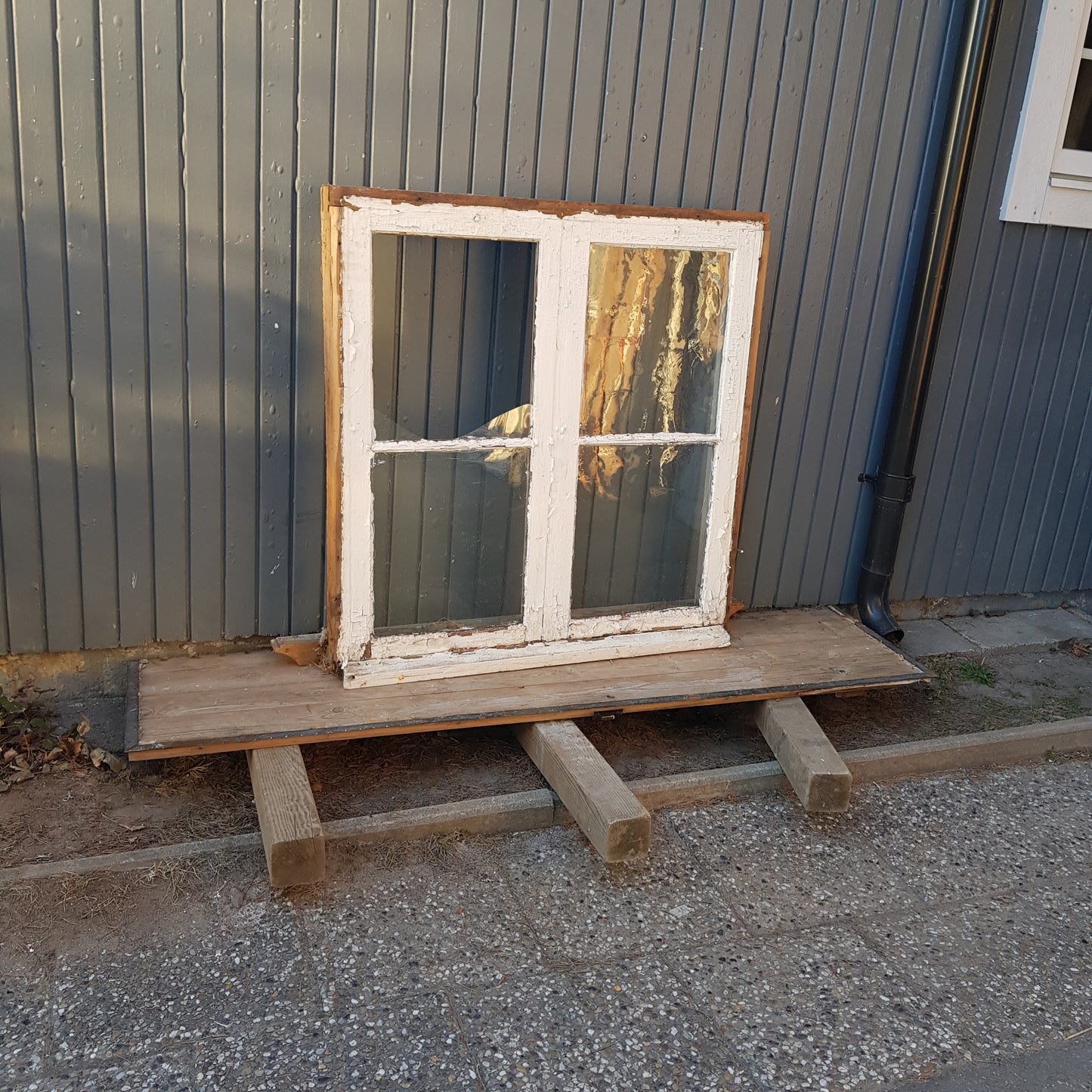 256C B103 h106 d10.5 munblåst 3000kr