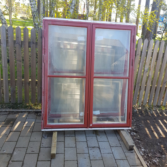 7 st fina kopplade fönster med äkta spröjs, hel med karm. säljes tillsammans. SP fönster. MÅTT : Bred 120 cm Höjd 140 cm PRIS : 4000 kr/st ARTIKELNUMMER 490