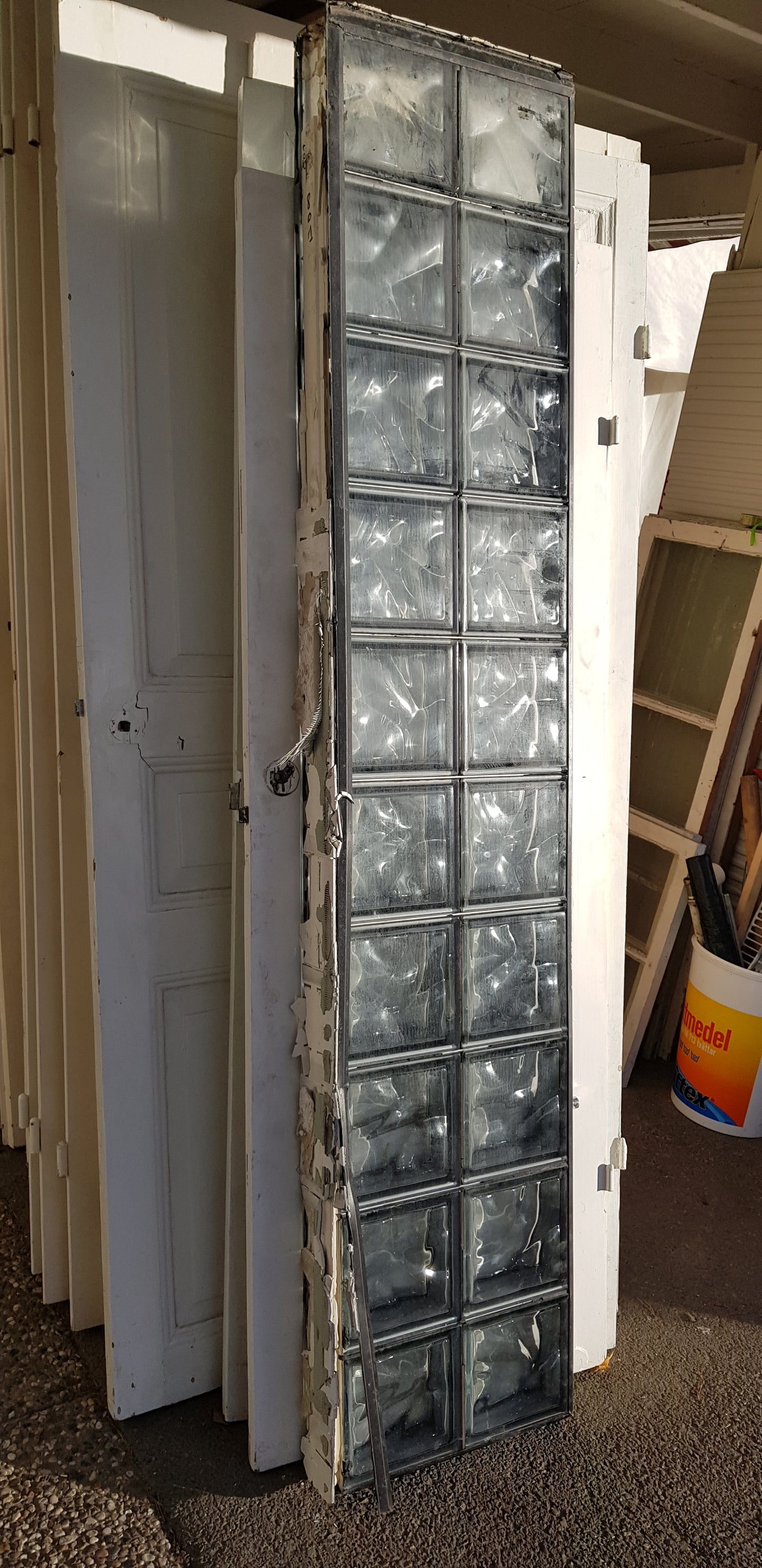 ART 801 B40 H193 D8.5 3GLAS BLOCK 1000 KR en spricka på ena block