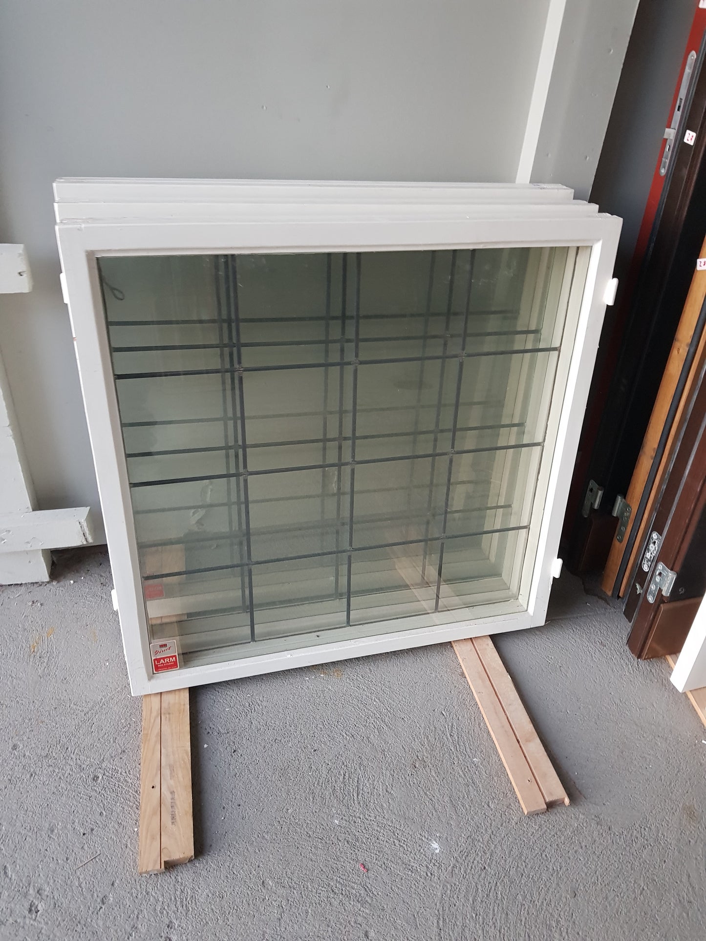 Art 834B b94 h93.5   3st bly infattat 3500 kr st utan karm (Borlänge)