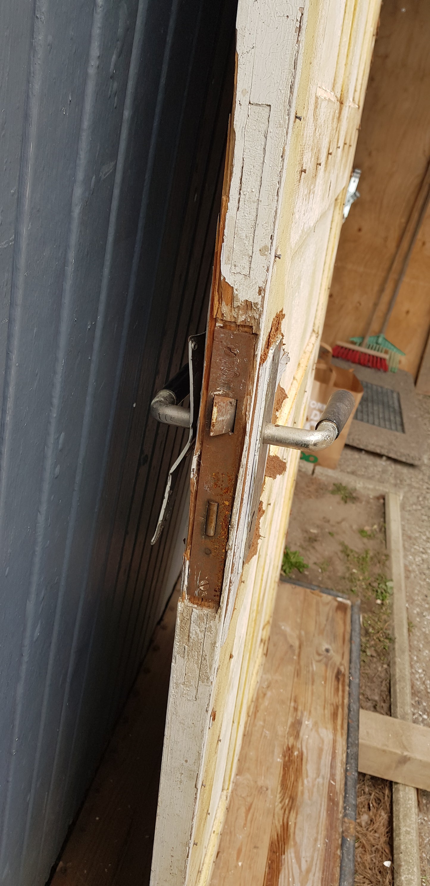 Art 20K b85 × h194.5 D3.5 pr 4000kr går att ta bort skivan ser likadan utsidan och insidan