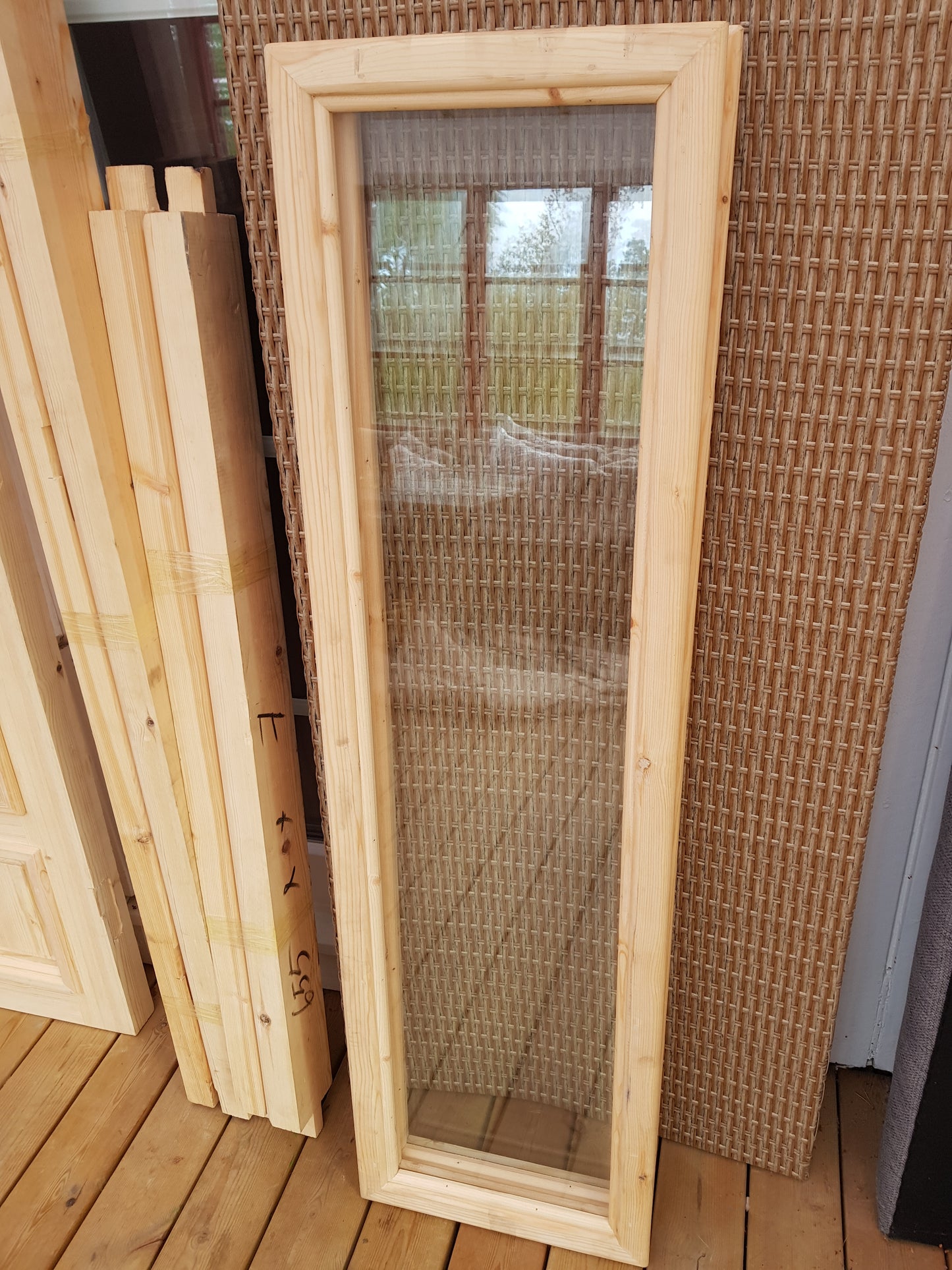 ART 655 Nytillverkad pardörr i gammal stil Mått B130 x H200 cm Öppnas utåt Handtag på höger sida Pris 15000 kr Tillkommer 1000 kr för gångjärn och låskista