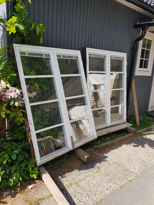 ARTIKELNUMMER 548 2 st fina fönster med äkta spröjs Mått: B120 H 160 Pris: 4000kr/st