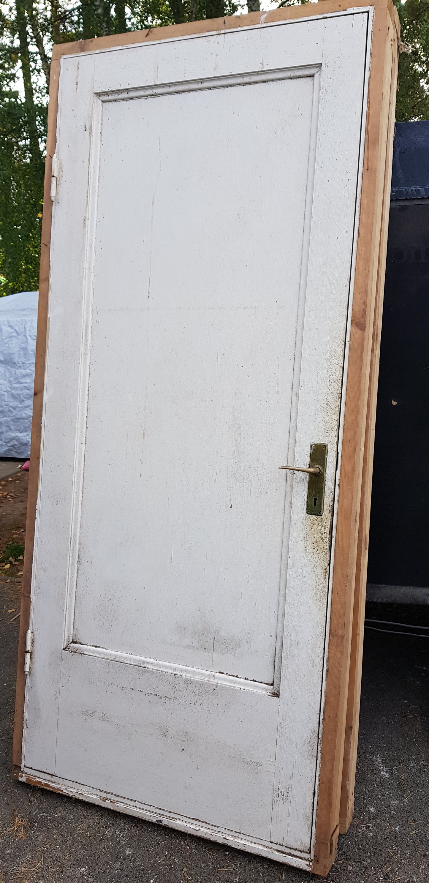 ARTIKELNUMMER 198  Vänsterhäng ytterdörr   Mått: B 98 H 219 D 10 pris 2500 kr