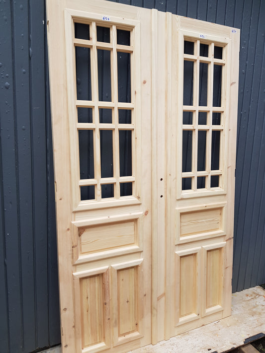 ART 650 Nytillverkad pardörr i gammal stil Mått B130 x H210 cm Öppnas utåt Handtag på höger sida Pris 15000 kr Tillkommer 1000 kr för gångjärn och låskista