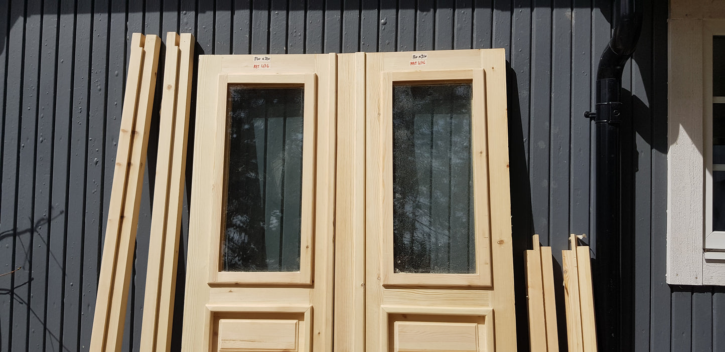 ART 476 Nytillverkad pardörr i gammal stil Mått B130 x H210 cm Öppnas utåt Handtag på höger sida Pris 15000 kr Tillkommer 1000 kr för gångjärn och låskista