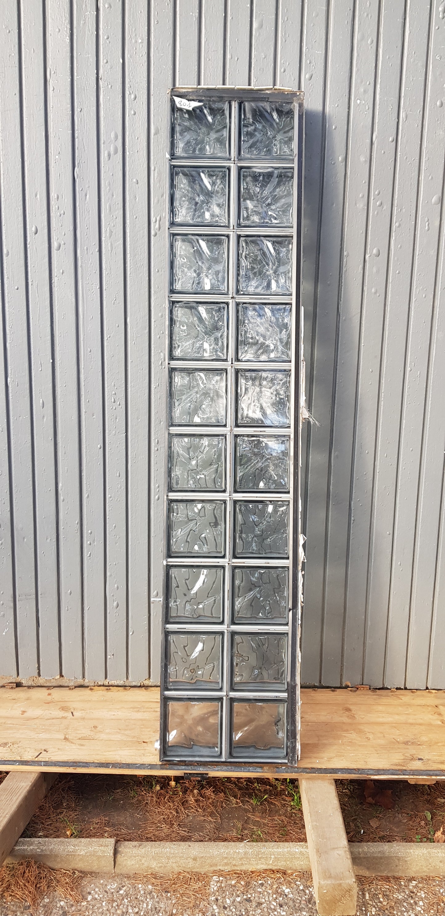 ART 801 B40 H193 D8.5 3GLAS BLOCK 1000 KR en spricka på ena block
