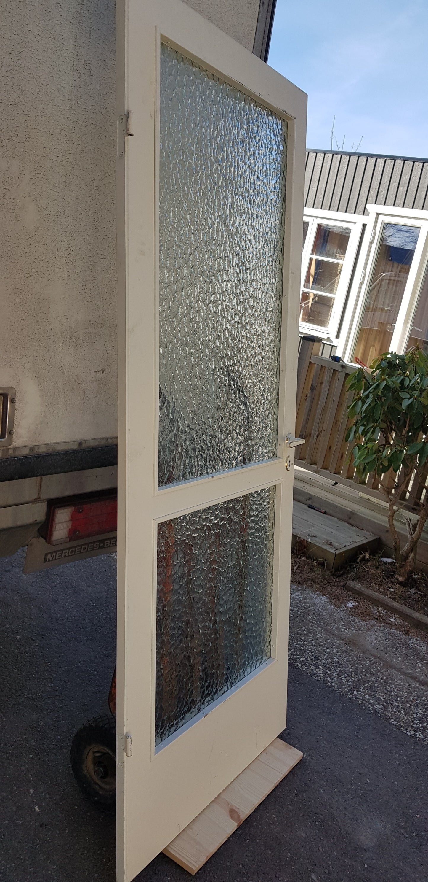 Art 8B b83 h202 d3.5 pris 2500 kr vänster utan karm