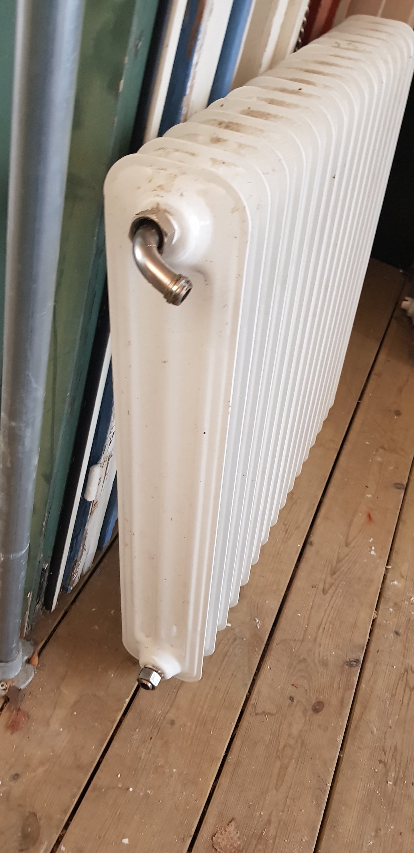 ARTIKELNUMMER 434 Fint gammal Element/Radiator B 75 H 75 D 13 Pris 2000 KR